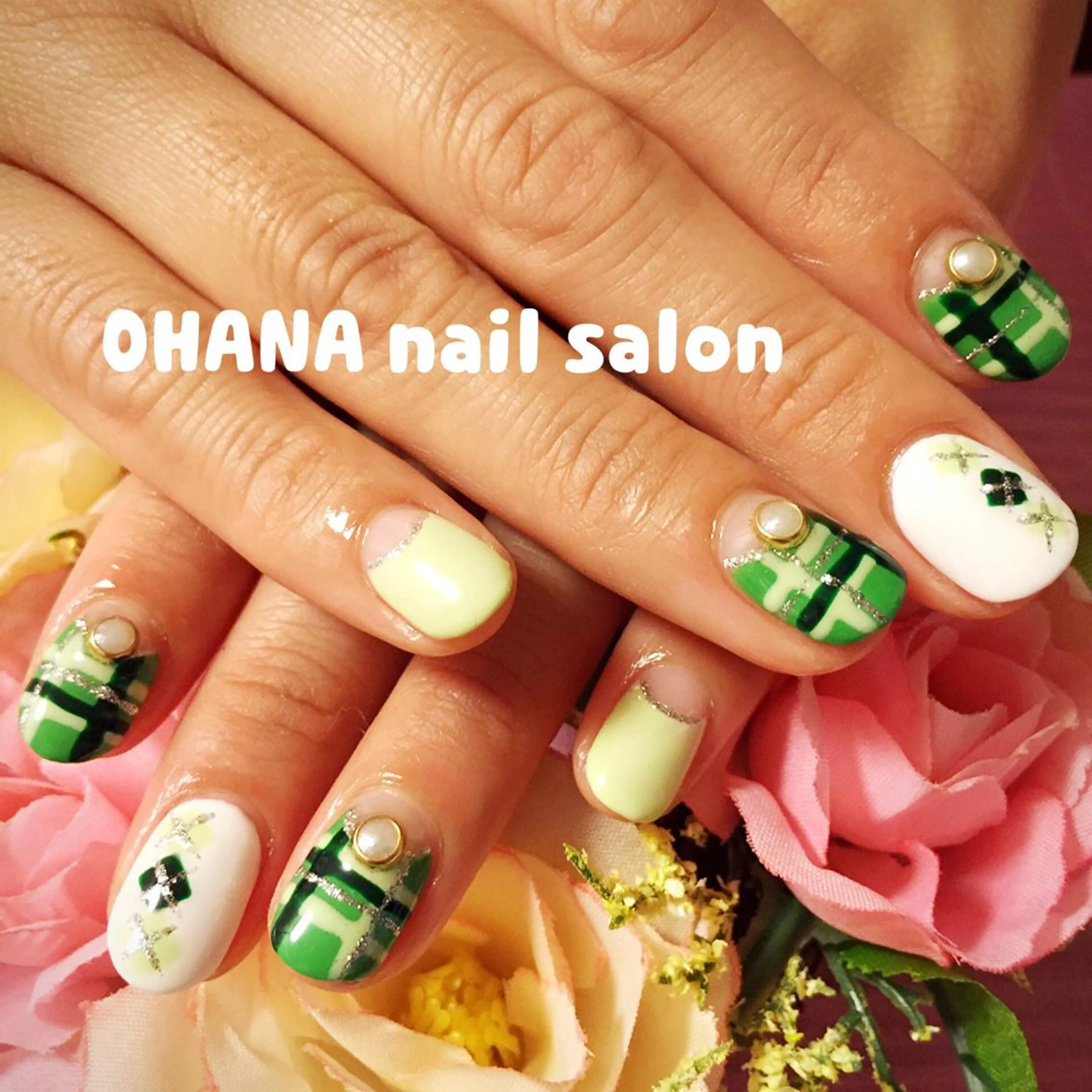 ネイル グリーン 冬ネイル クリスマス 那覇🏝️台湾人 ネイリストSHIUのネイルデザイン