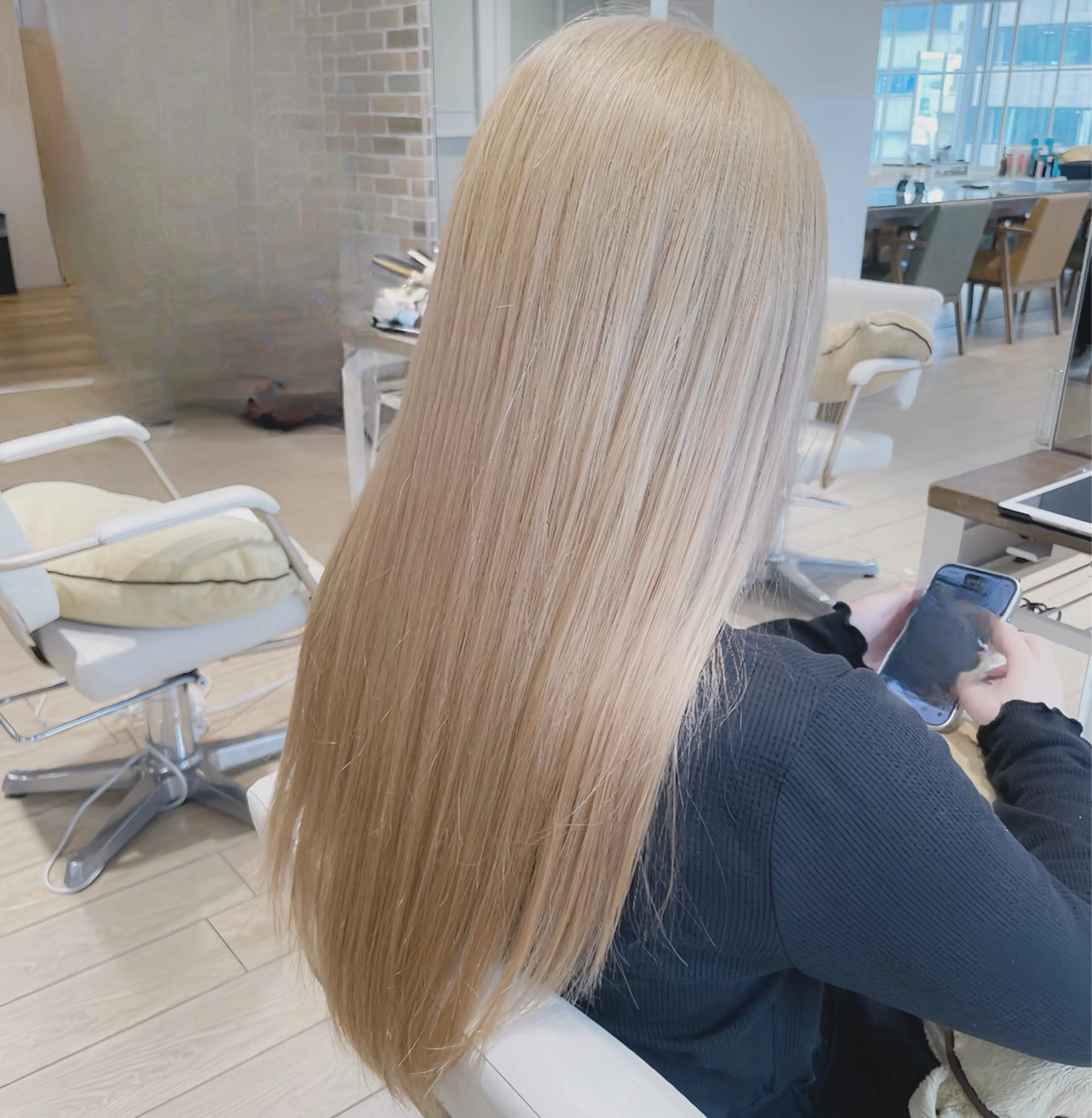 ロング 新谷 日莉のヘアスタイル