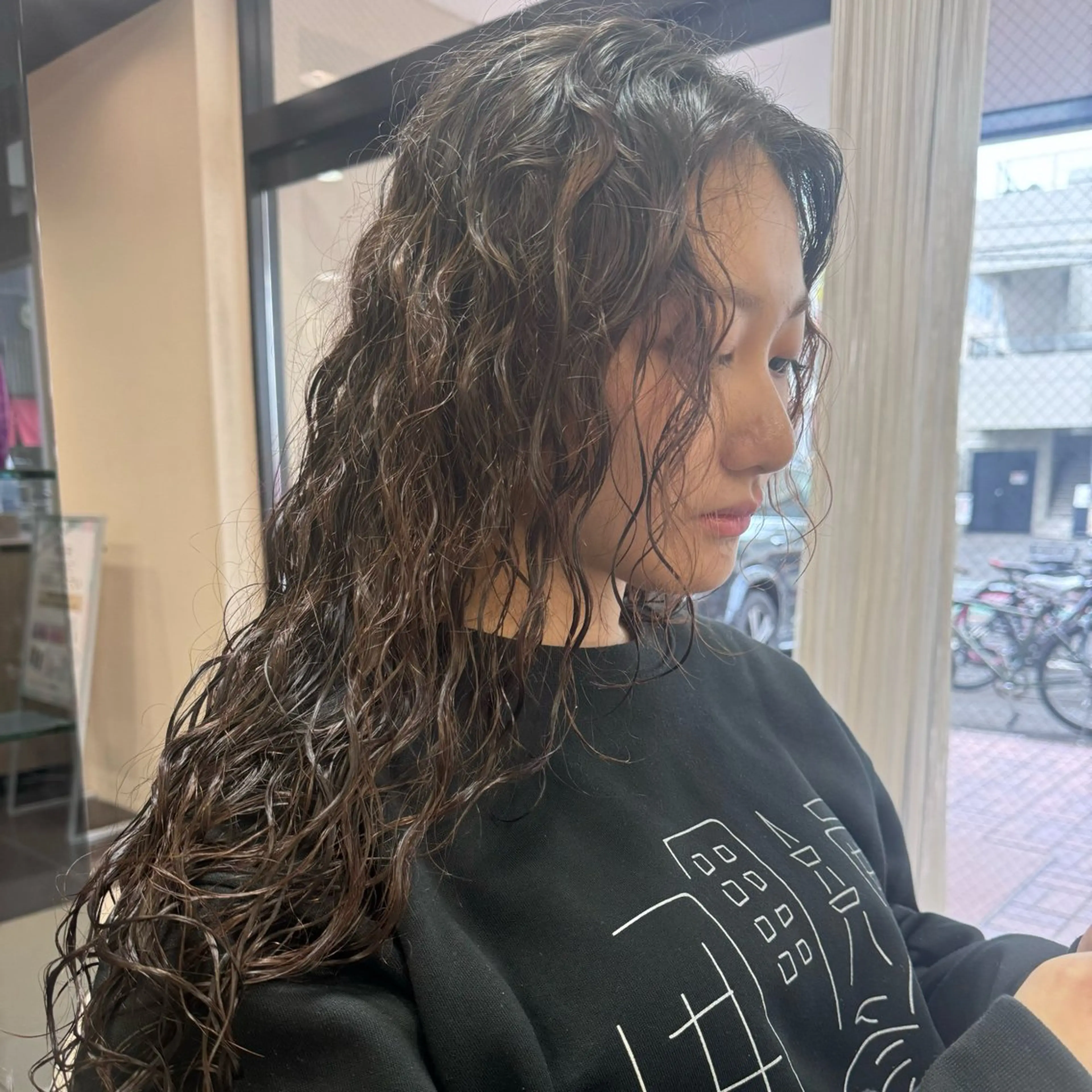 ロング パーマ カーリーパーマ/ 透明ｶﾗｰ/MIKUのヘアスタイル