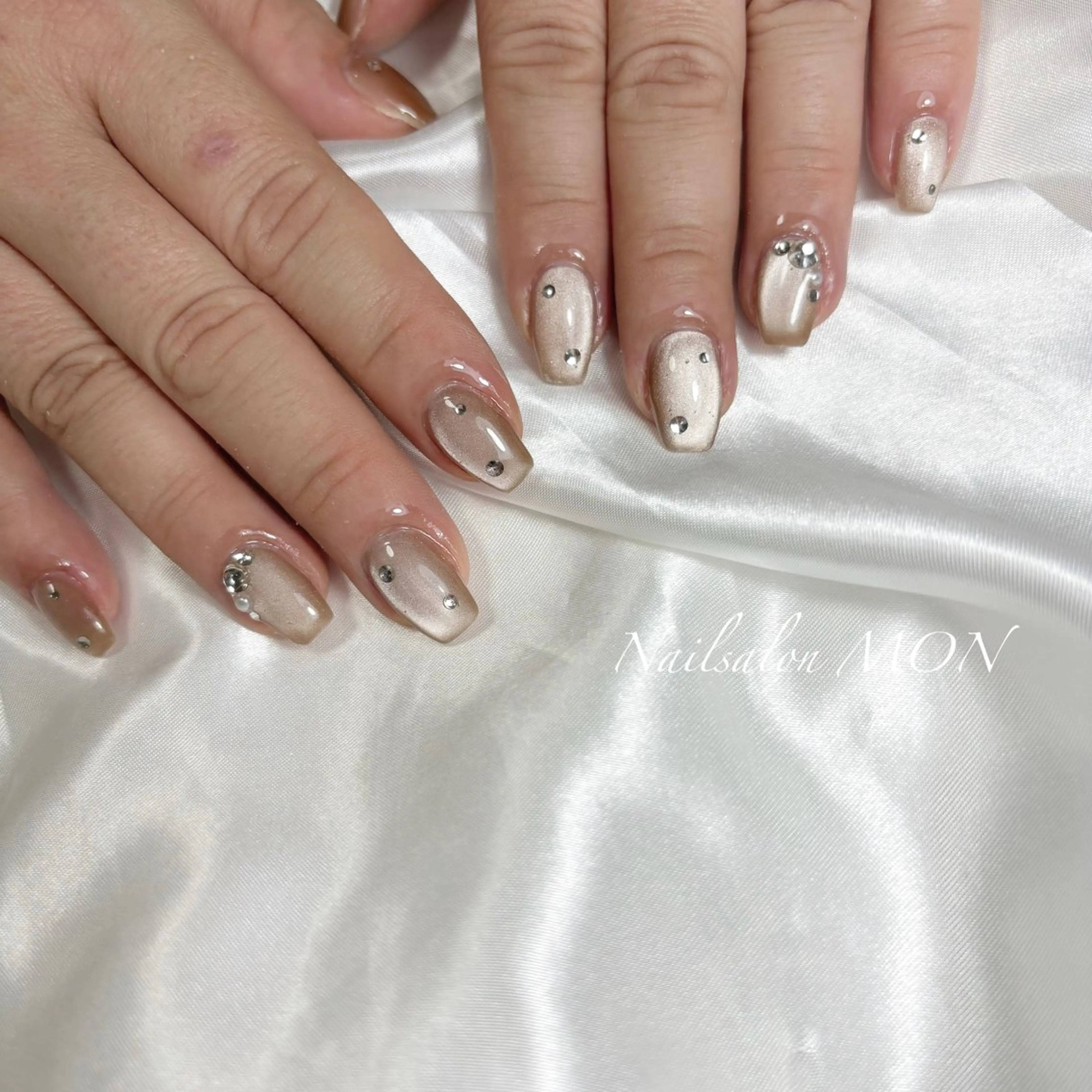 ネイル ストーンネイル ハンドネイル Nailsalon MONのネイルデザイン