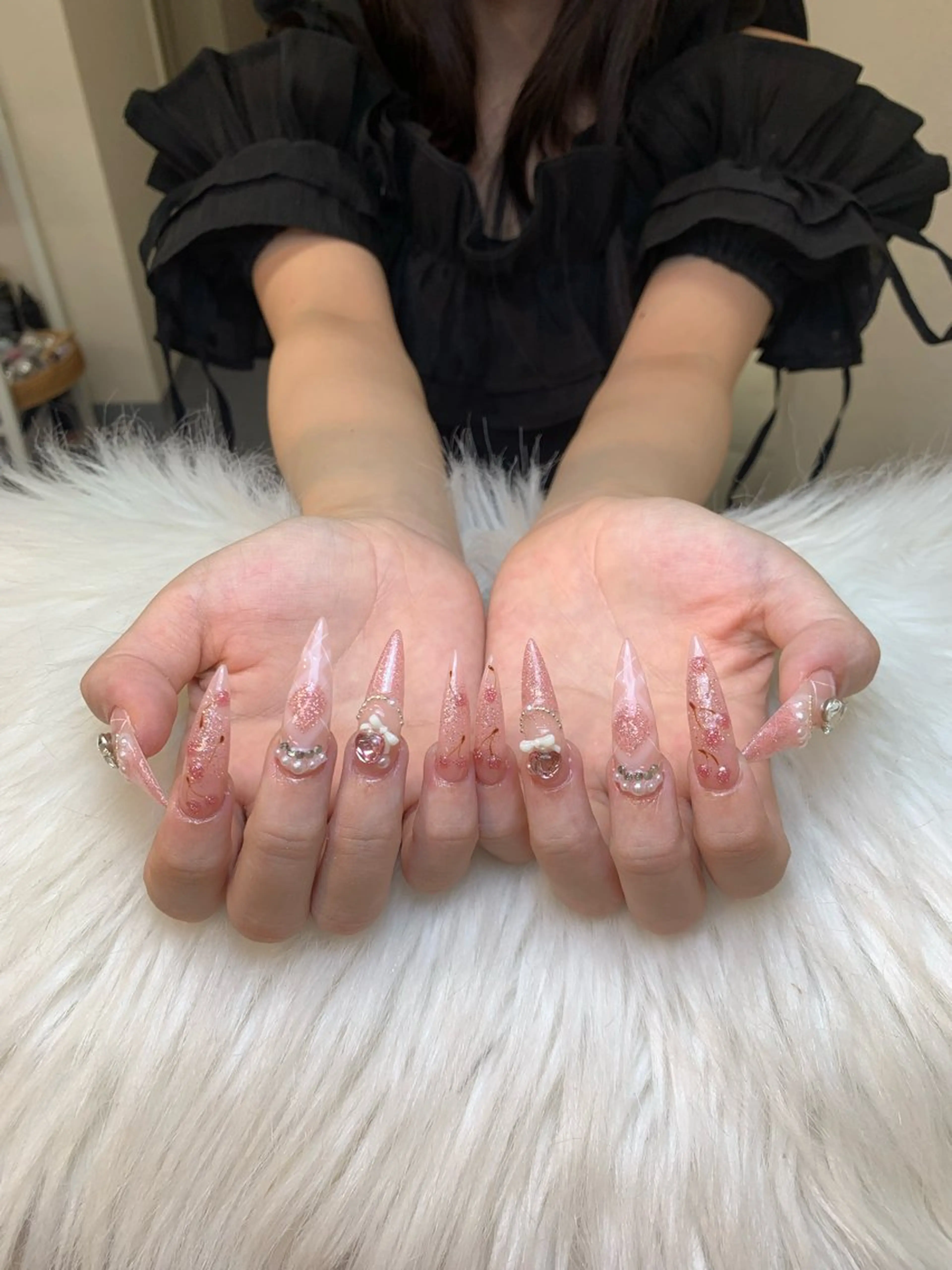 ネイル アートネイル オーロラネイル チークネイル 長さ出し フットネイル ハンドネイル Cloudy Chan 歌舞伎町のネイルデザイン