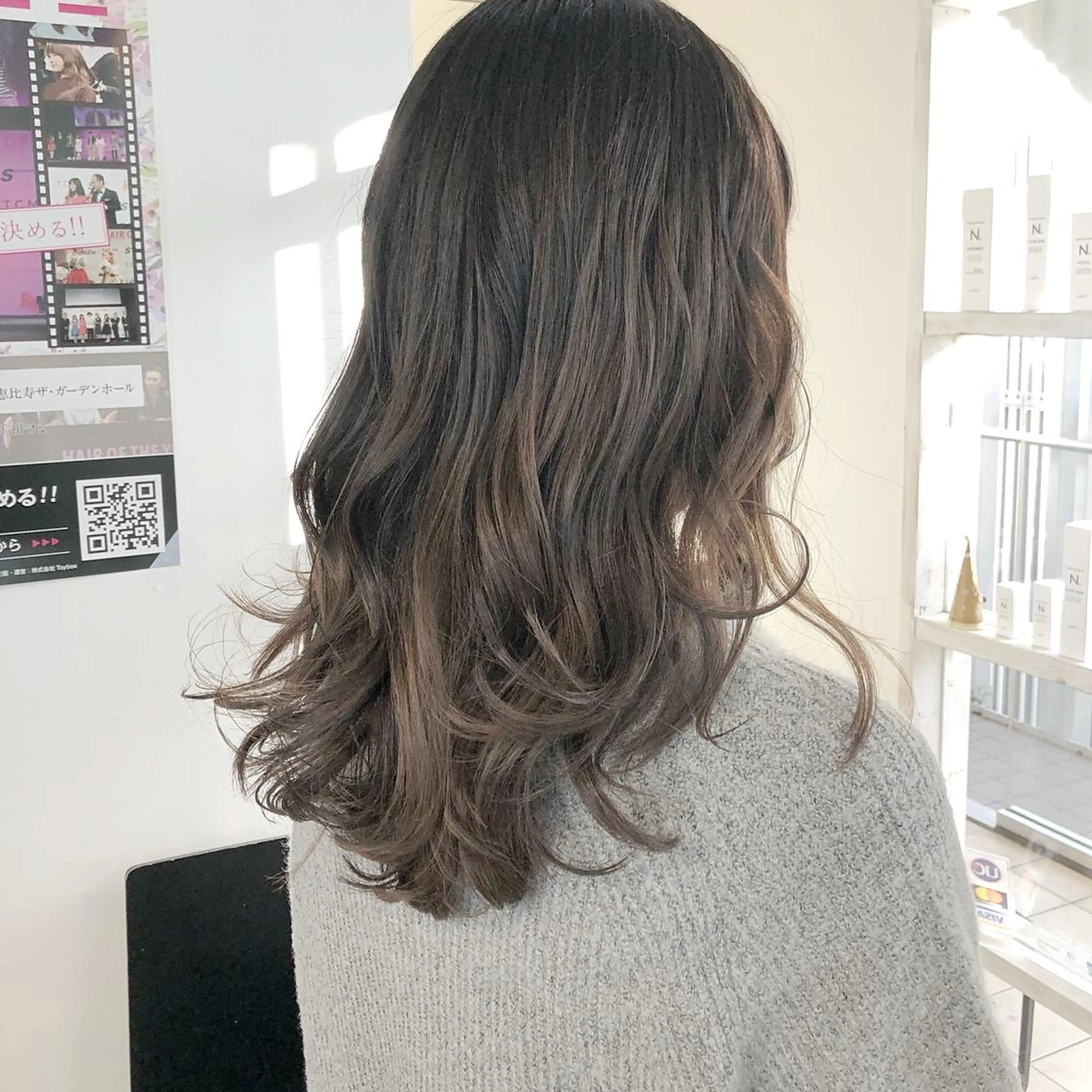 ロング カラー ブリーチ グラデーションカラー 榎園 由美のヘアスタイル