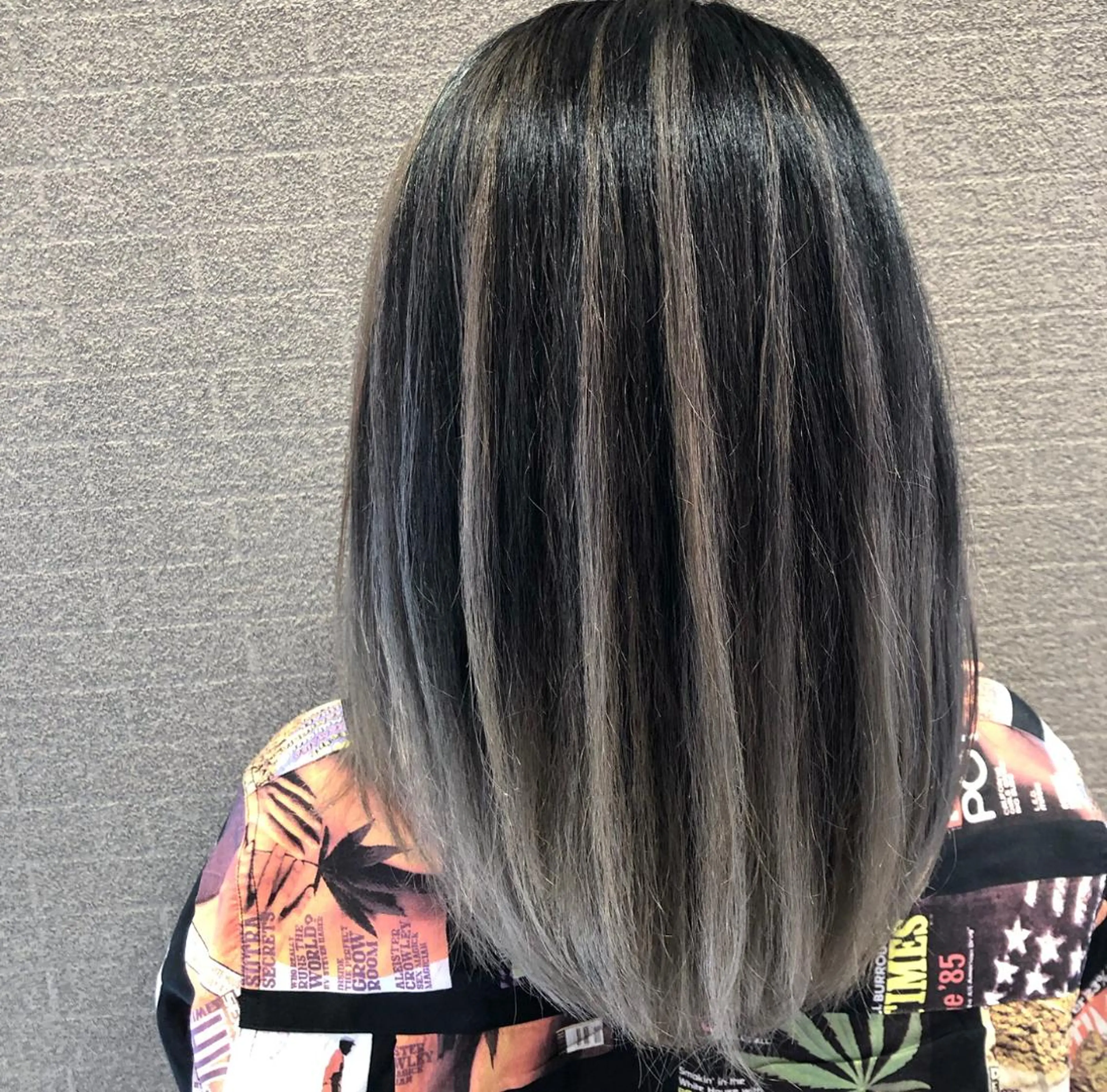 ミディアム カラー ヘアアレンジ バレイヤージュ デザインカラー ハイライトカラー ハイライト レイヤーカット アンドウ ユウ/ レイヤーカット/韓国のヘアスタイル