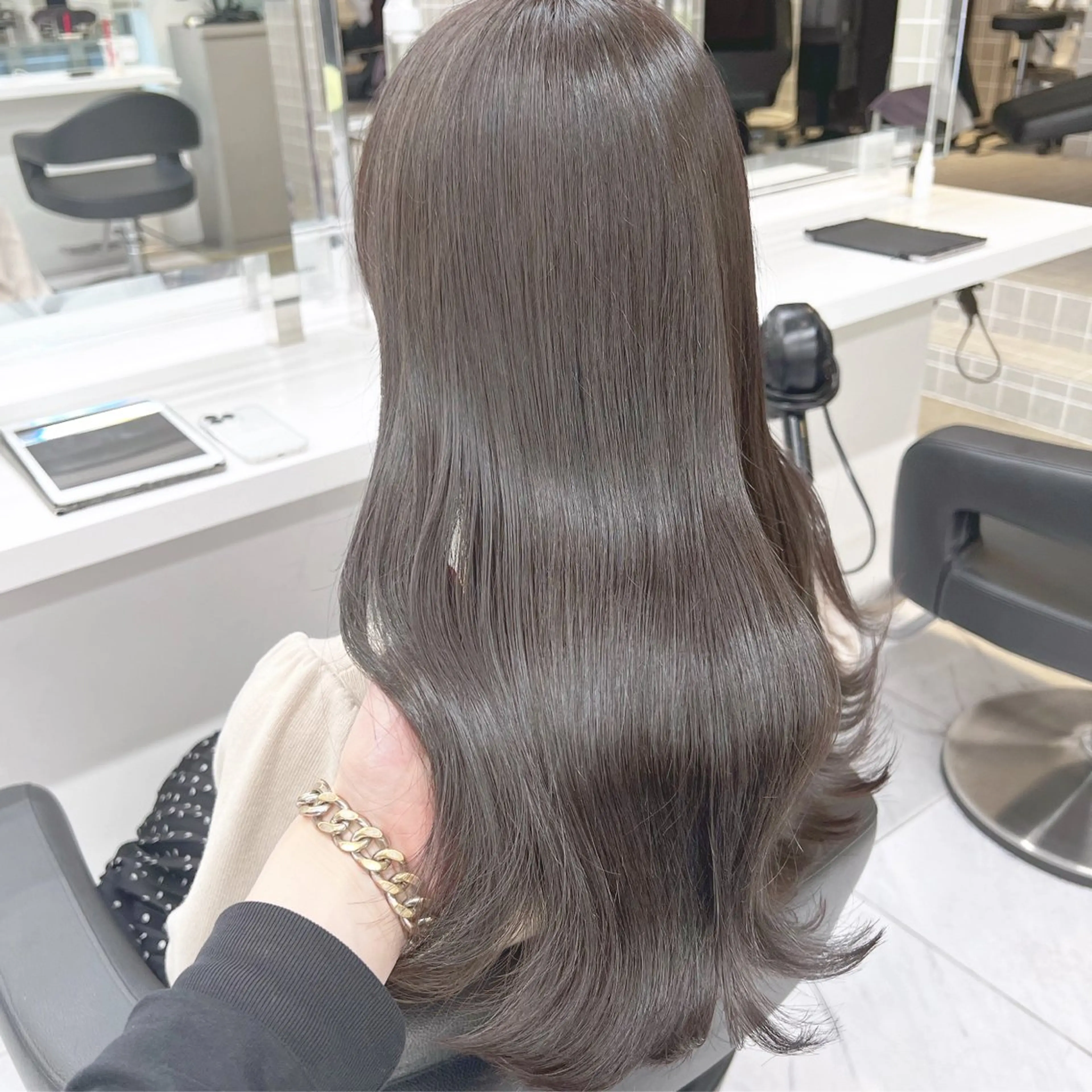 ミディアム カラー ヘアアレンジ ヘアカラー トリートメント ヘッドスパ ヘアセット 韓国風ベージュ🤎 赤みなし🌿横浜🤎のヘアスタイル