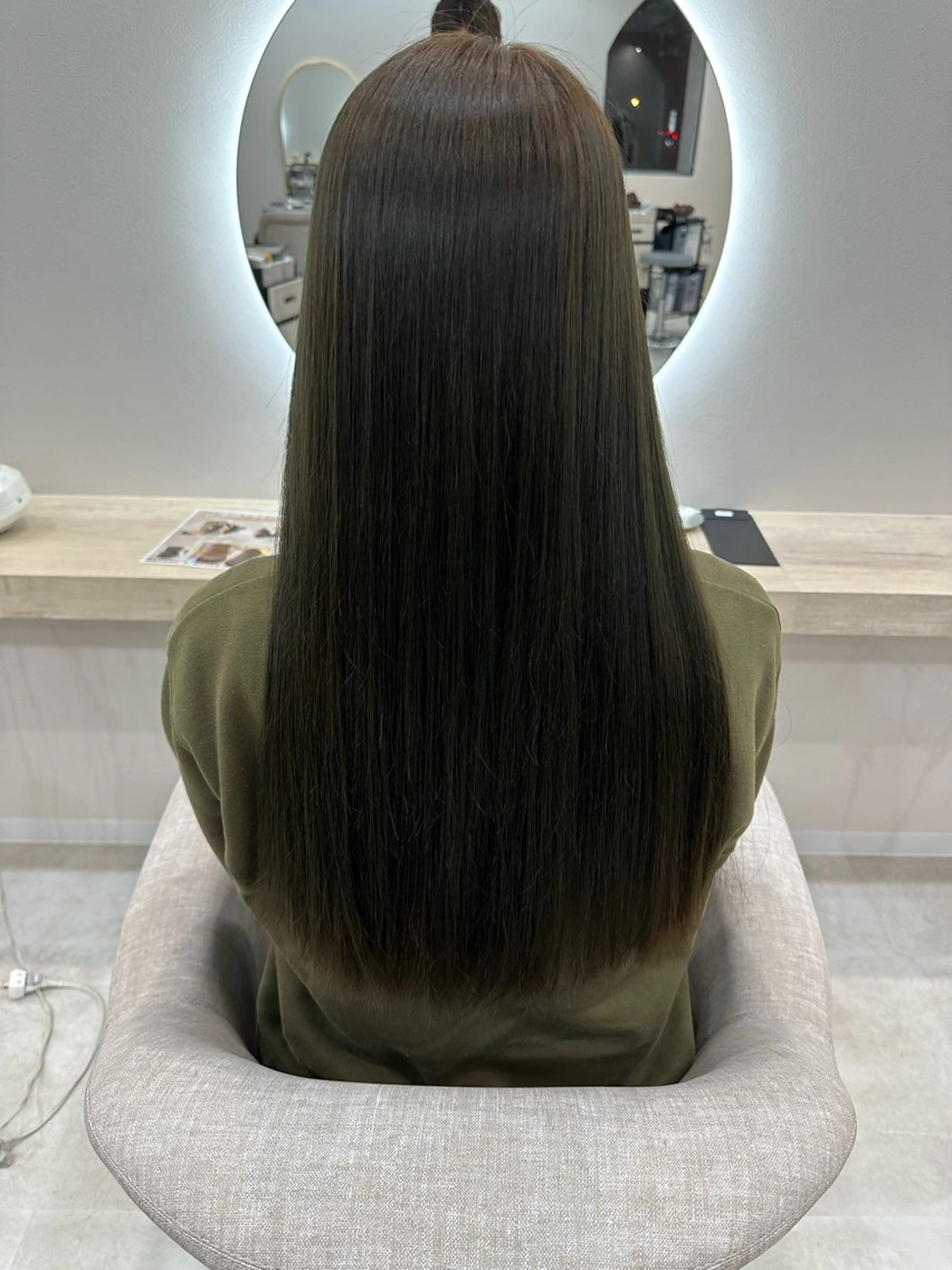 ロング カラー グレージュ オリーブグレージュ オリーブグレー 透明感カラー/韓国風 /髪質改善/ゴトウのヘアスタイル