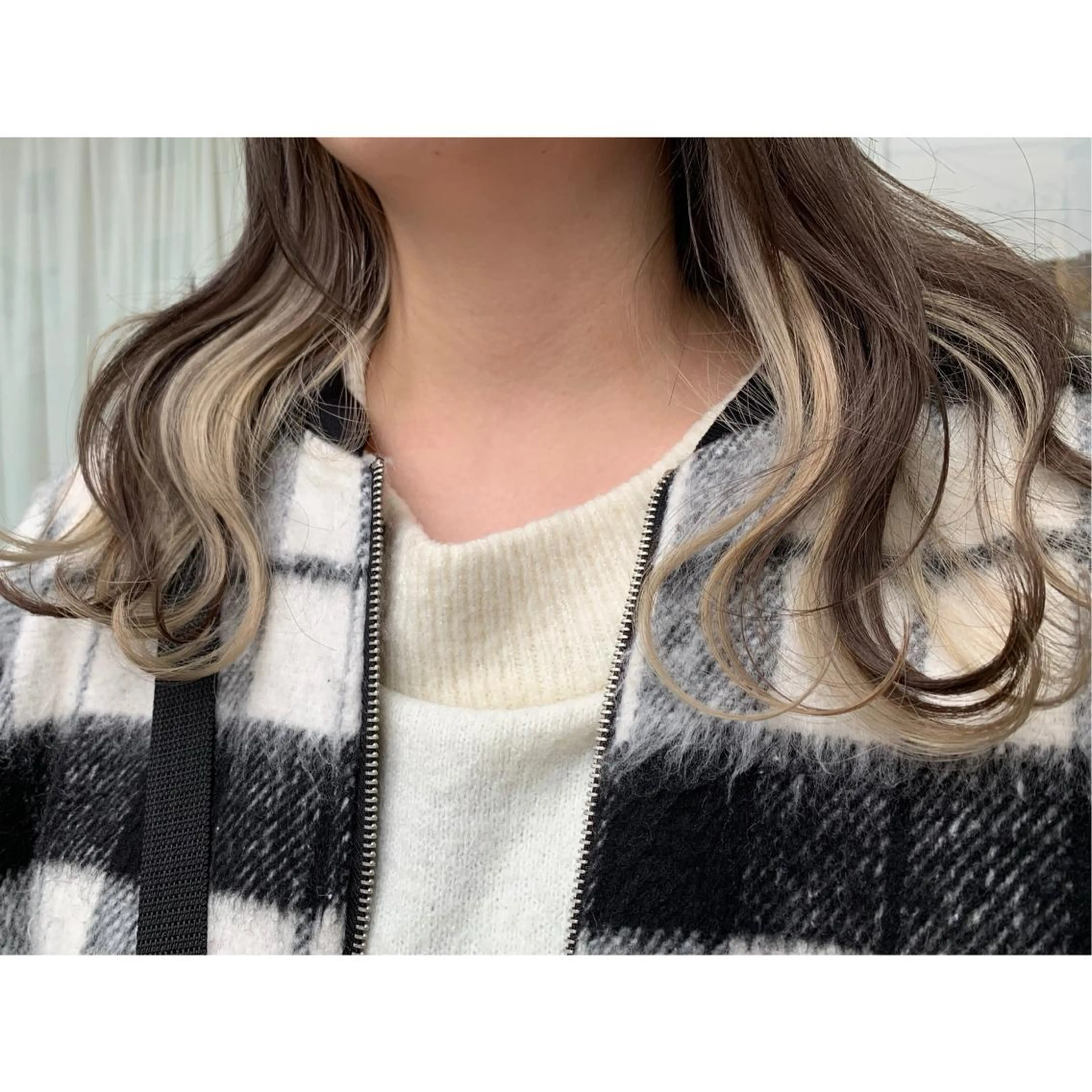 セミロング カラー fio マナミのヘアスタイル