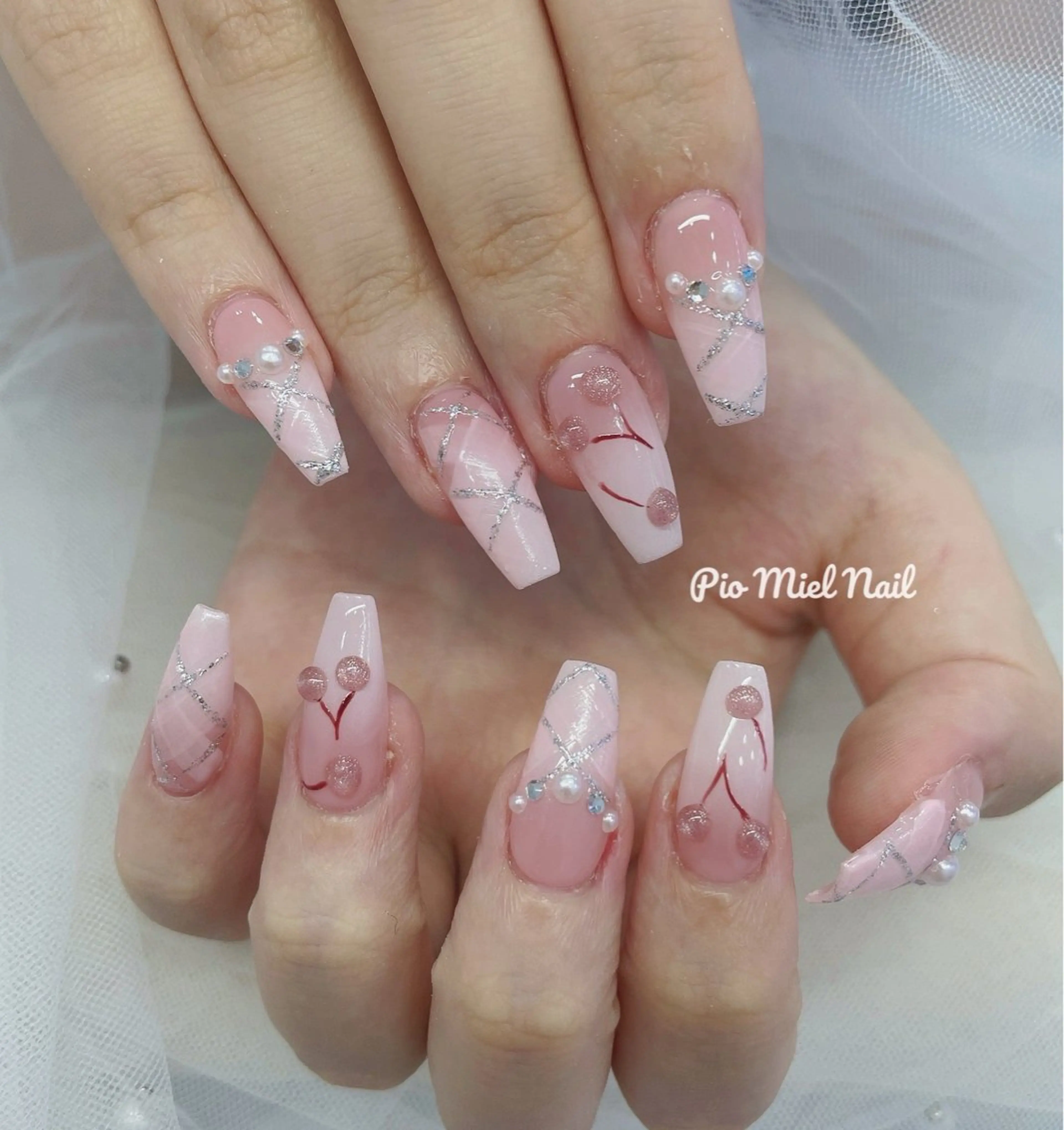 ミディアム 韓国風ヘア ハンドネイル momo 長さだしのネイルデザイン