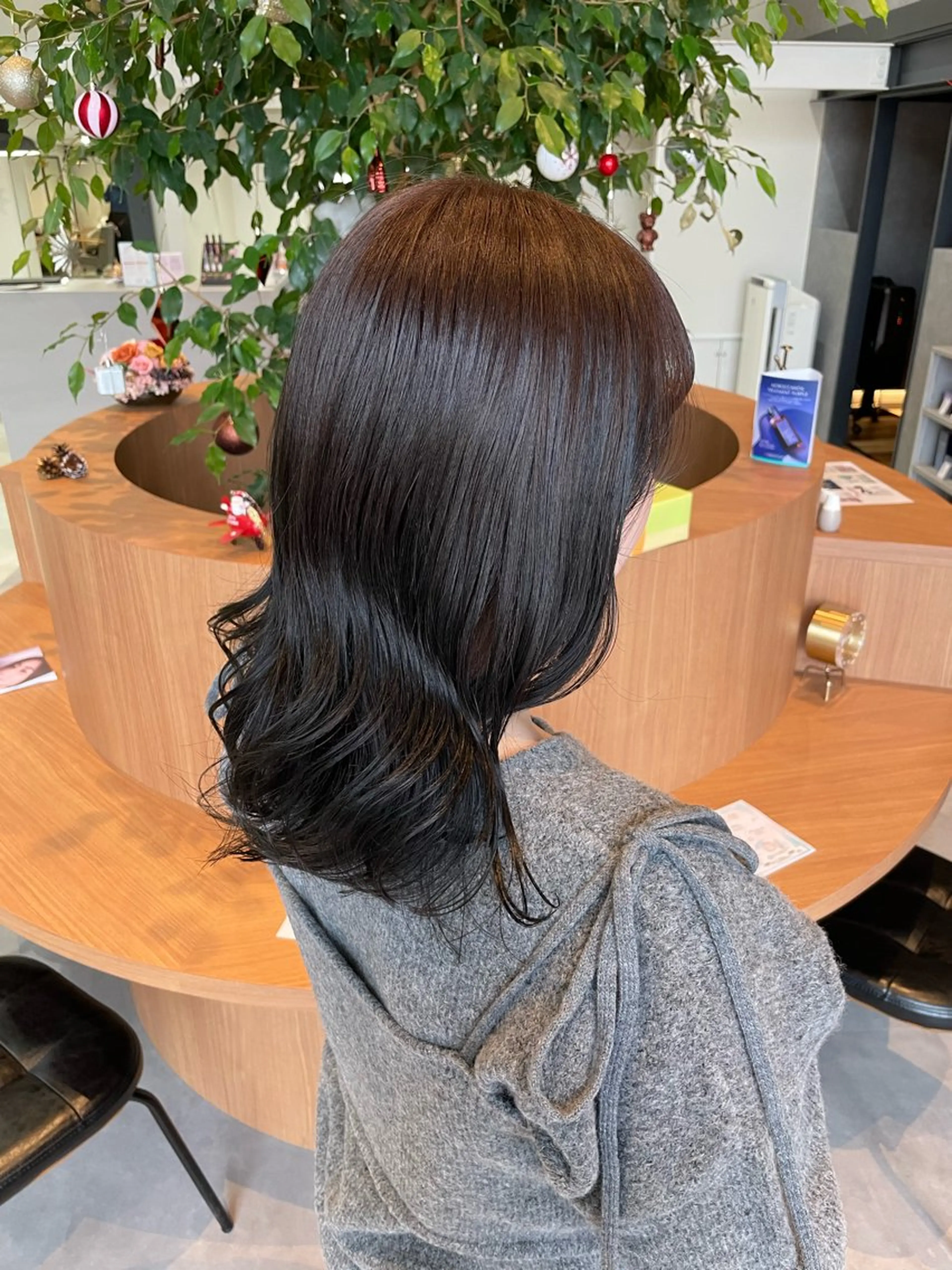 ミディアム カラー ベージュカラー 透明感カラー オリーブベージュ カット ヘアカラー トリートメント ayaka |トレンドヘアのヘアスタイル