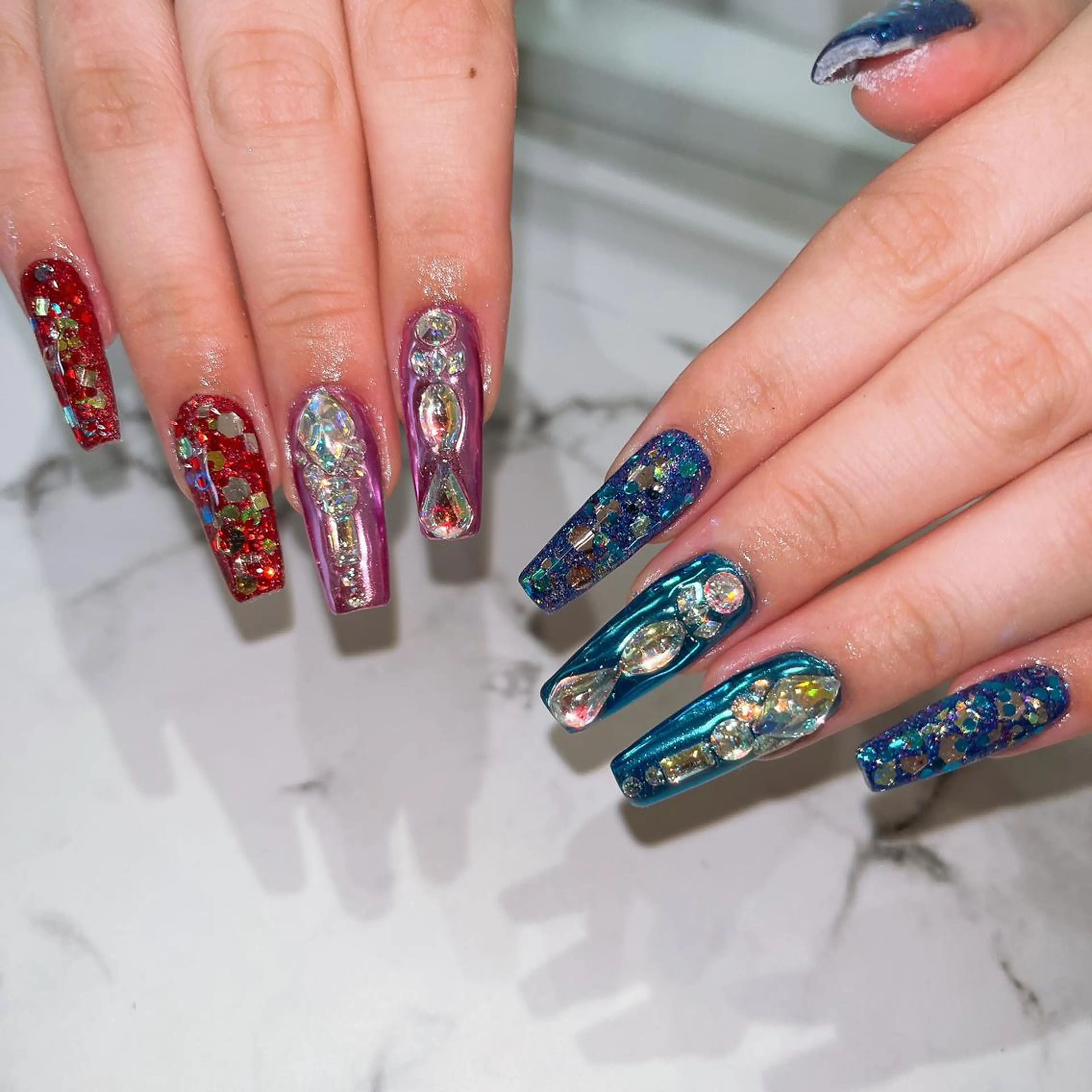 ネイル フットネイル フレンチネイル ジェルネイル ラメ(グリッター) ラメグラデーション ハンドネイル NEO Beauty Salon所属・𝐍𝐄𝐎 𝐉𝐔𝐑𝐈のネイルデザイン