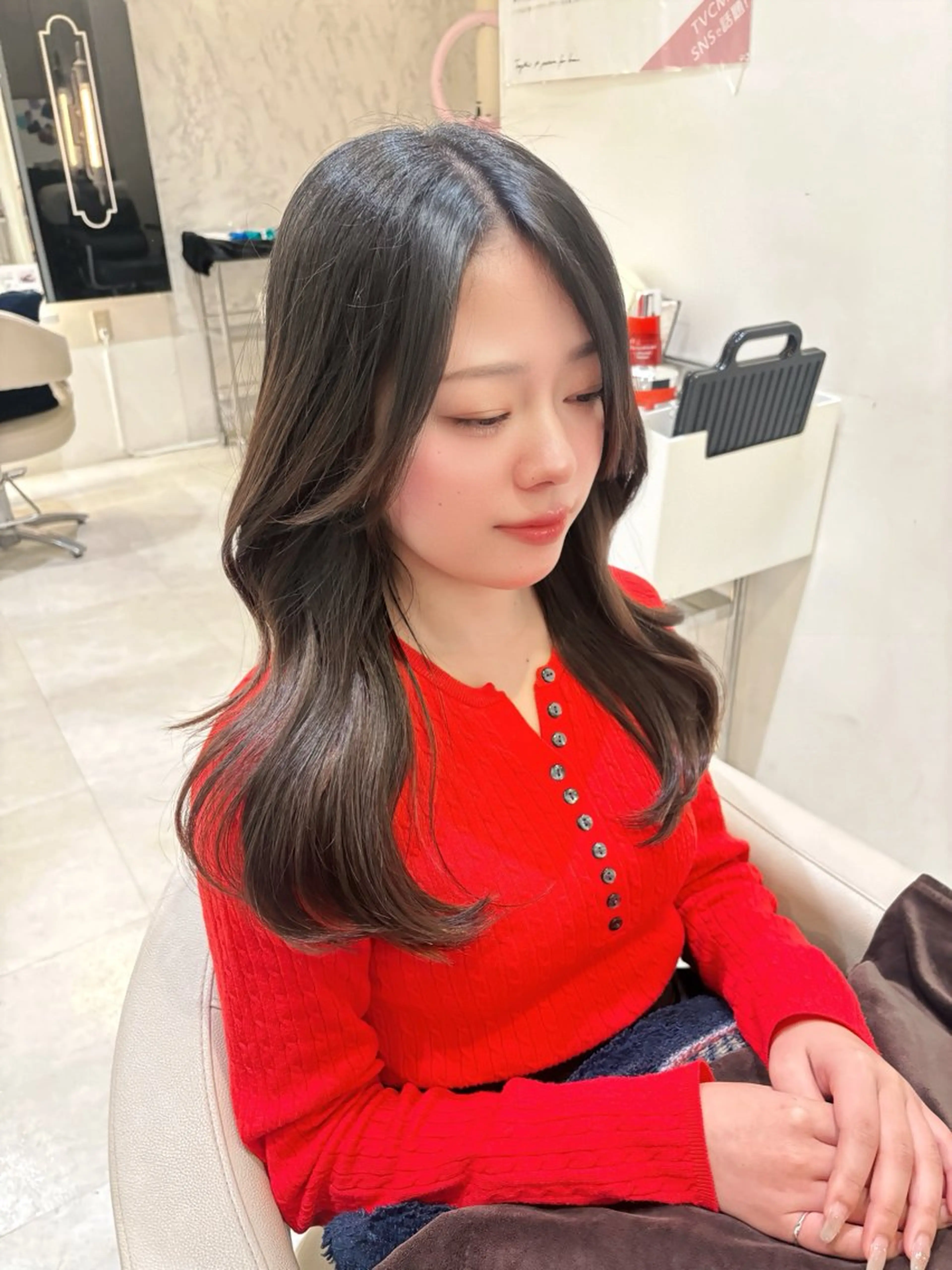 ロング くびれヘア くびれレイヤー レイヤーカット 小顔カット カット ヘアカラー 朝尾 愛花のヘアスタイル