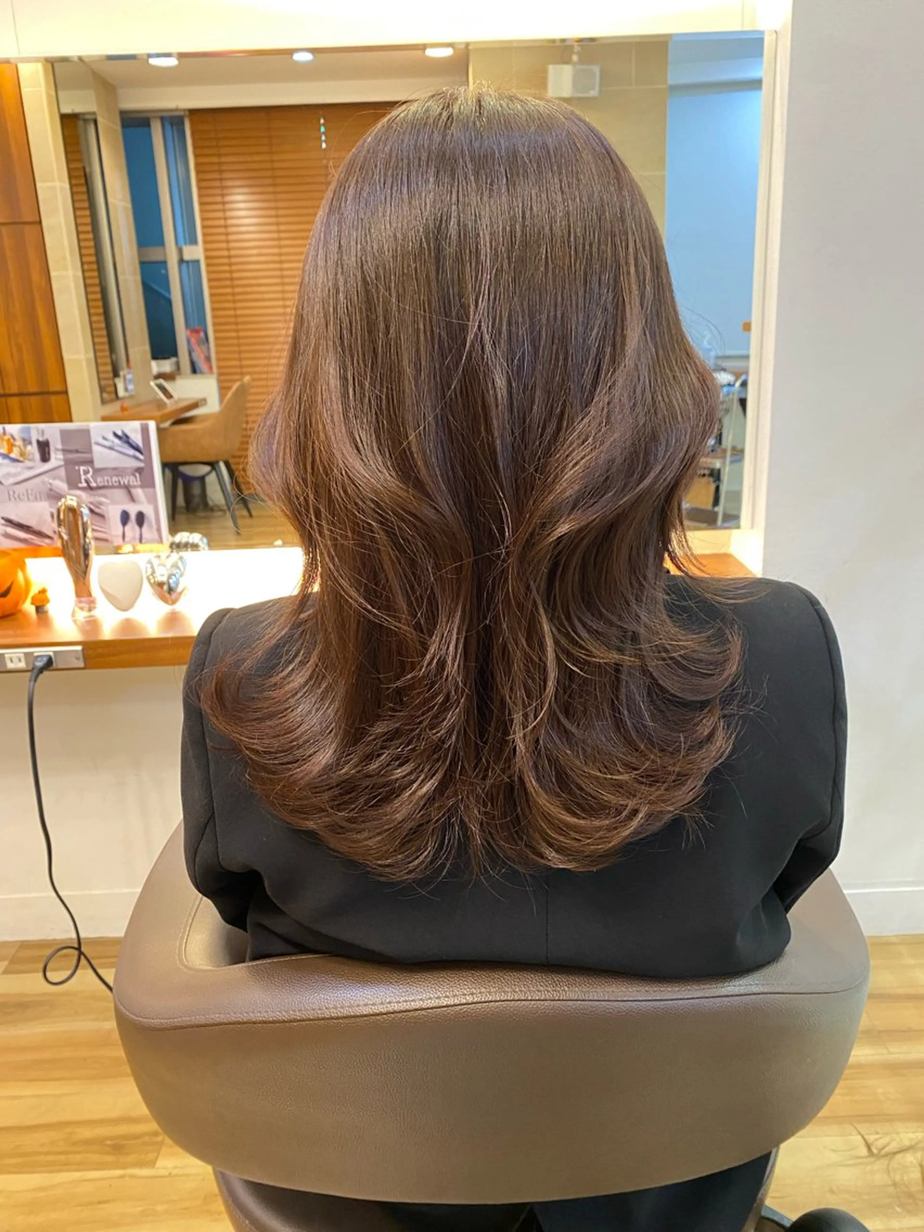 ミディアム カラー ブラウンカラー レイヤーカット カット ヘアカラー トリートメント レイヤーカット /透明感/千葉怜寿のヘアスタイル