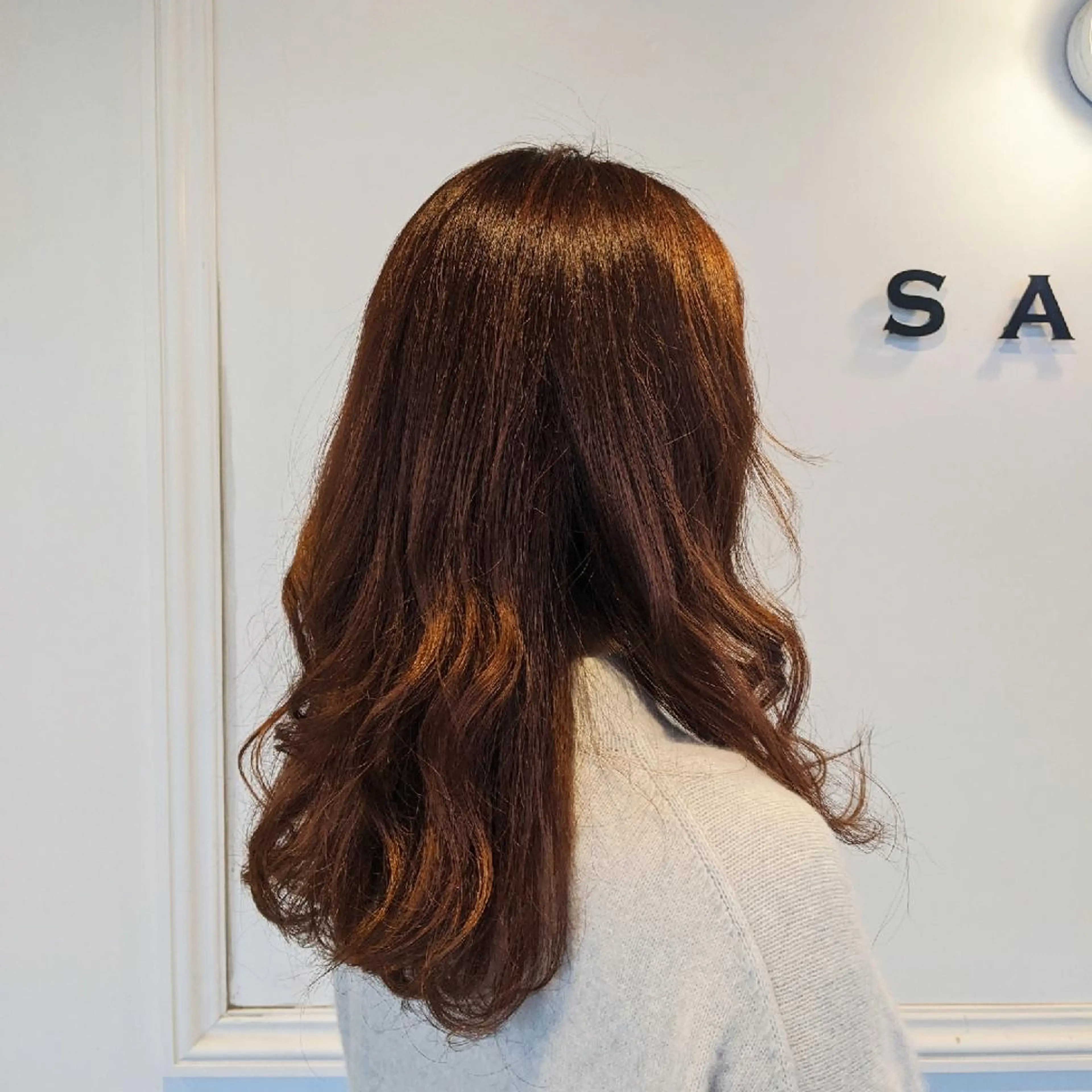 セミロング カラー 浜田りほ Luxbe 博多バスターミナルのヘアスタイル