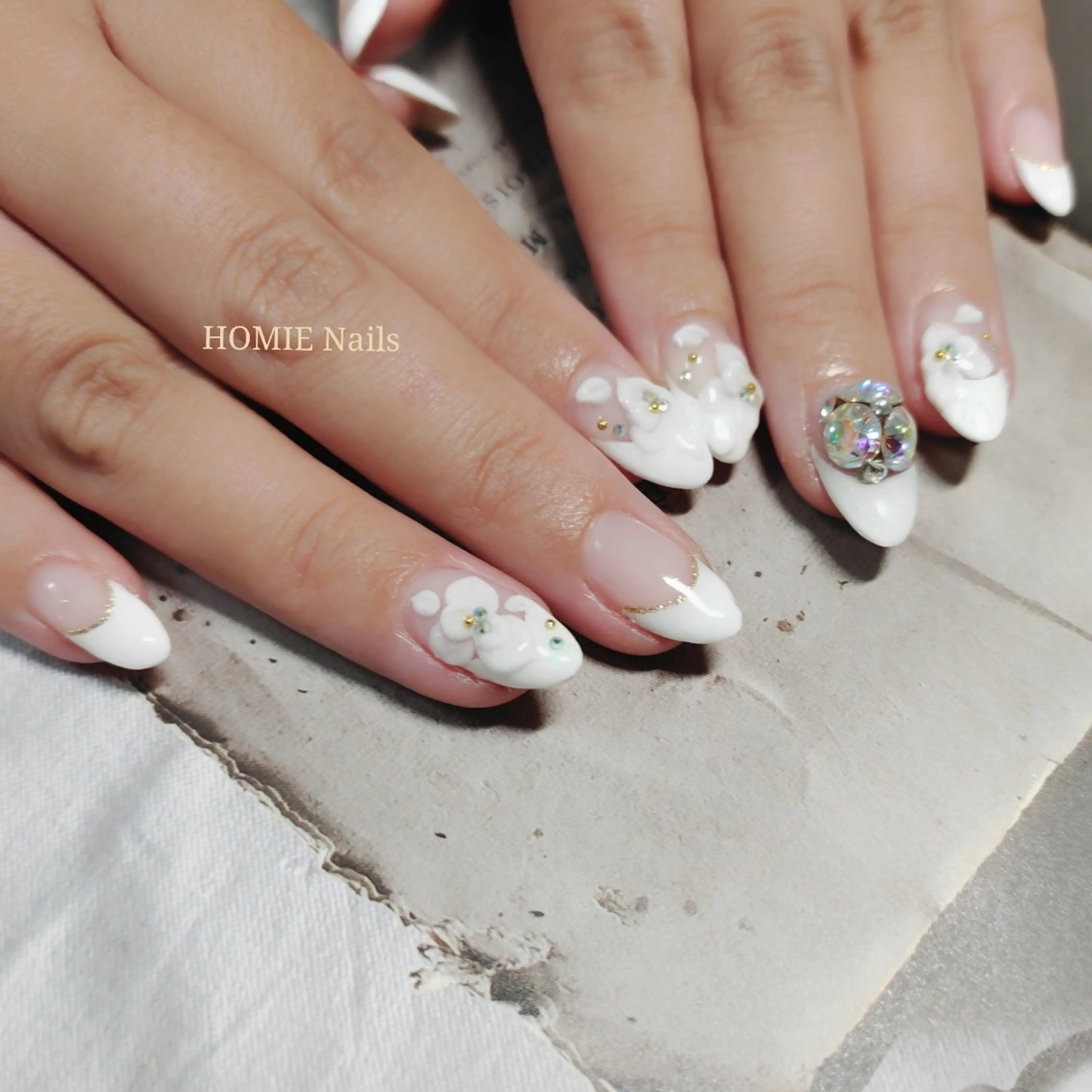 ネイル アートネイル フレンチネイル ストーンネイル ブライダルネイル ホワイト オフザリップパーク Asamiのネイルデザイン