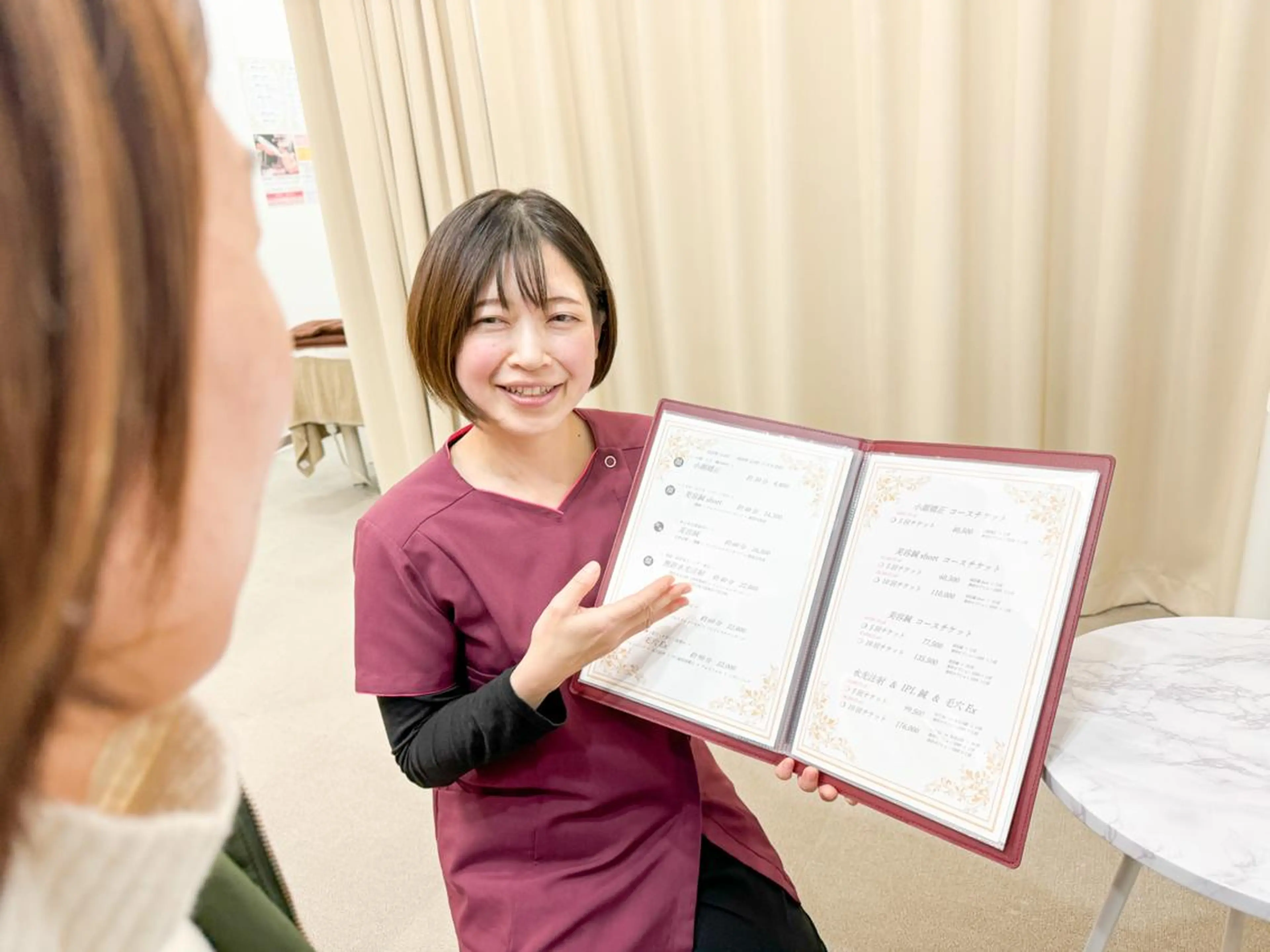 【美容鍼・小顔鍼】 鍼灸師　吉田洋美のエステ・リラクイメージ