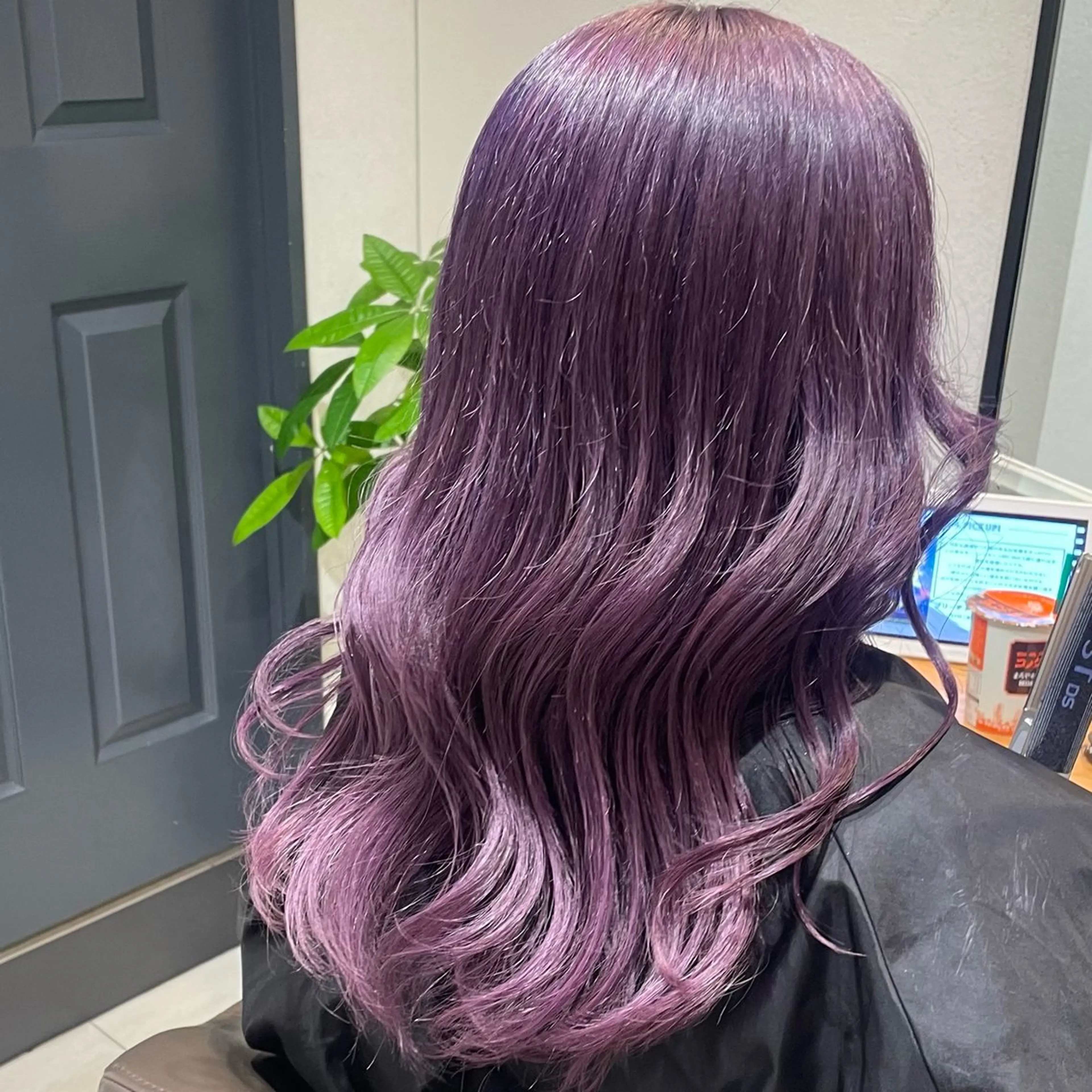 ロング パープルカラー ハルカ/暖色カラー/ ブリーチカラーのヘアスタイル