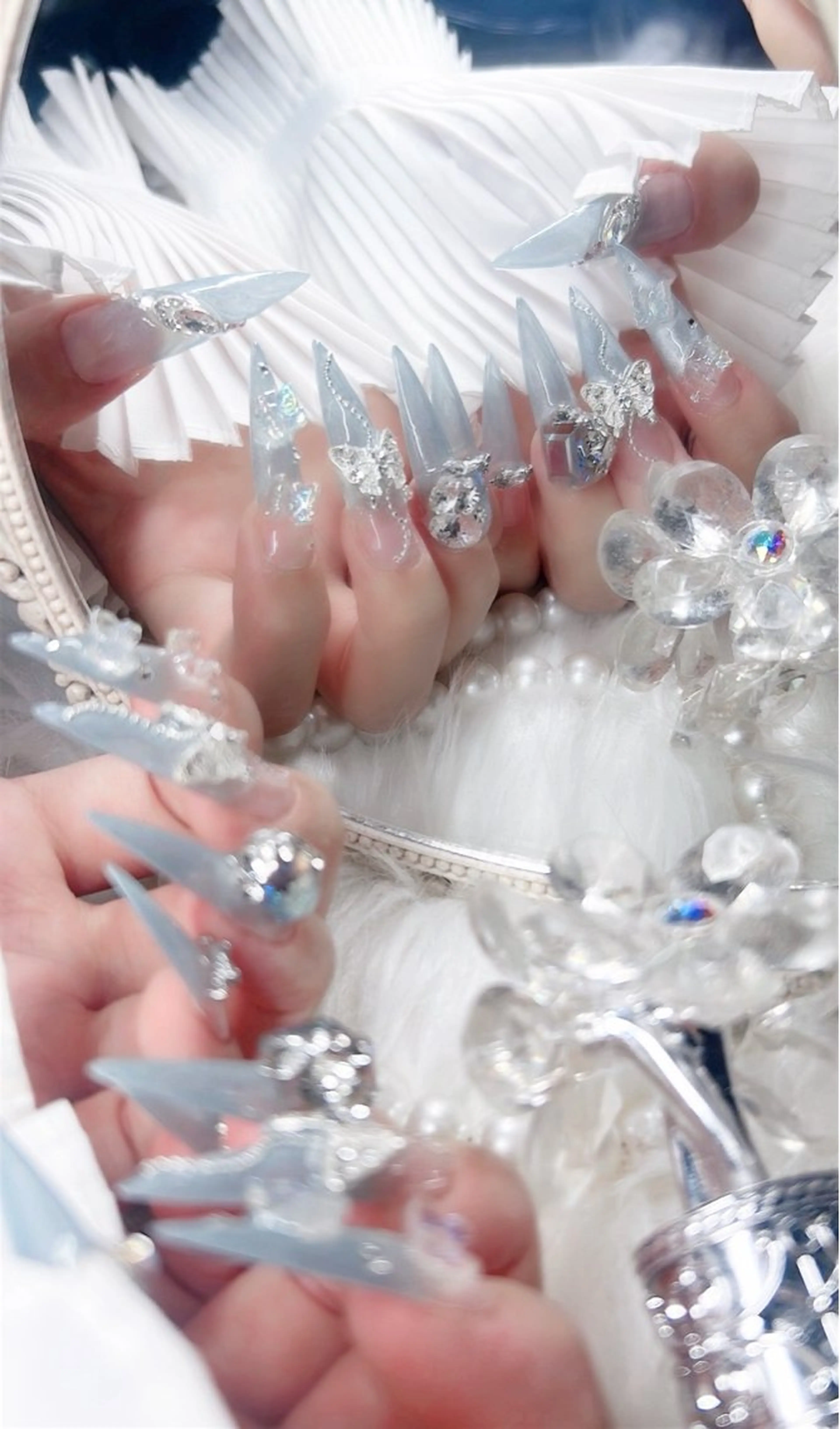 ネイル オーロラネイル 成人式 フットネイル 韓国ネイル ロングネイル Yudia🦋 azuのネイルデザイン