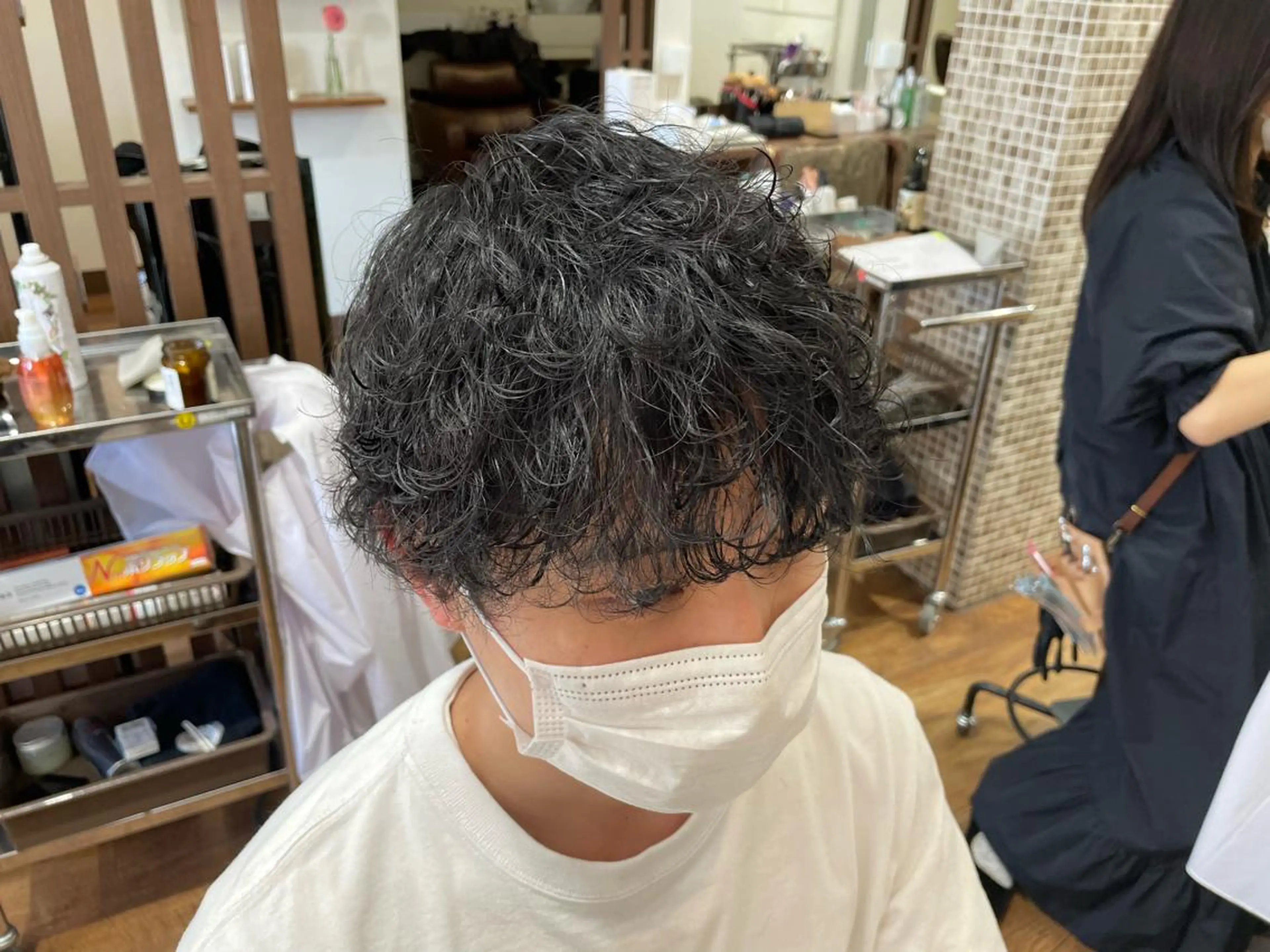 パーマ メンズ メンズパーマ 波巻きパーマ 絹村 健人のヘアスタイル