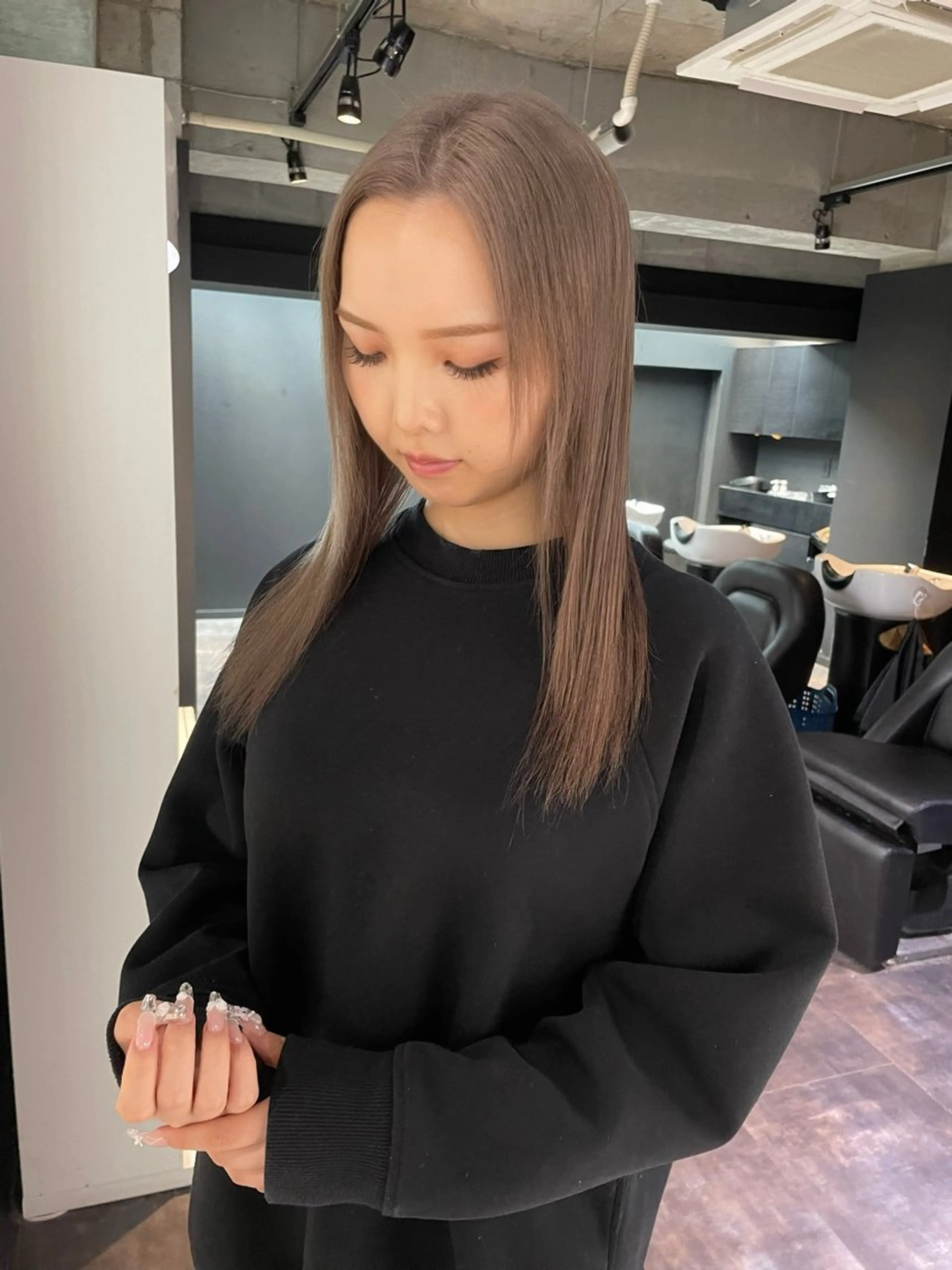 セミロング カラー 透明感カラー グレージュ ハイトーンカラー ミルクティーグレージュ ヘアカラー トリートメント 心斎橋/ブリーチ minamiのヘアスタイル