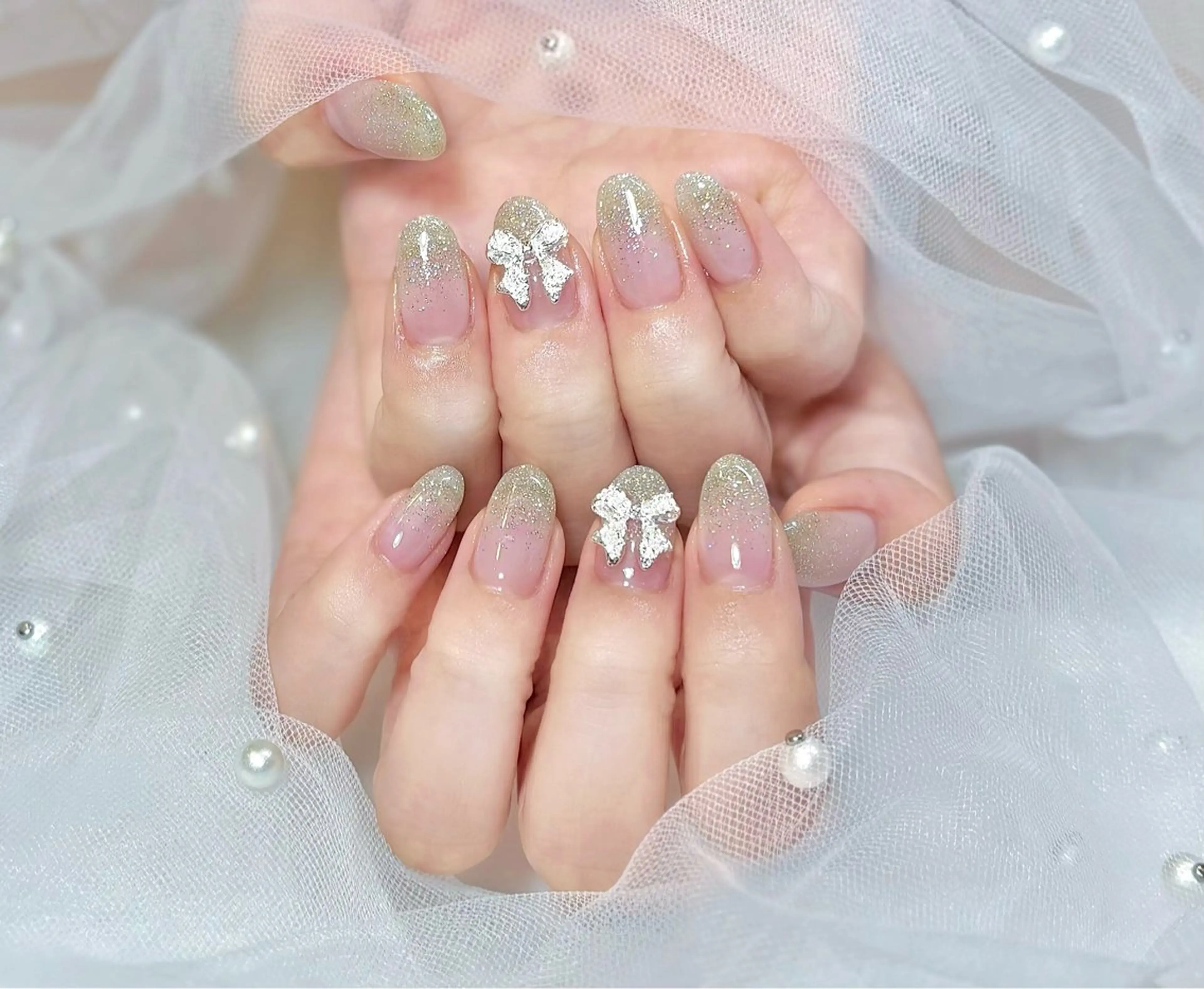 ネイル フラッシュネイル ゴールド グラデーション ラメ(グリッター) ラメグラデーション Chat　noir所属・【chatnoir】 MIYUのネイルデザイン