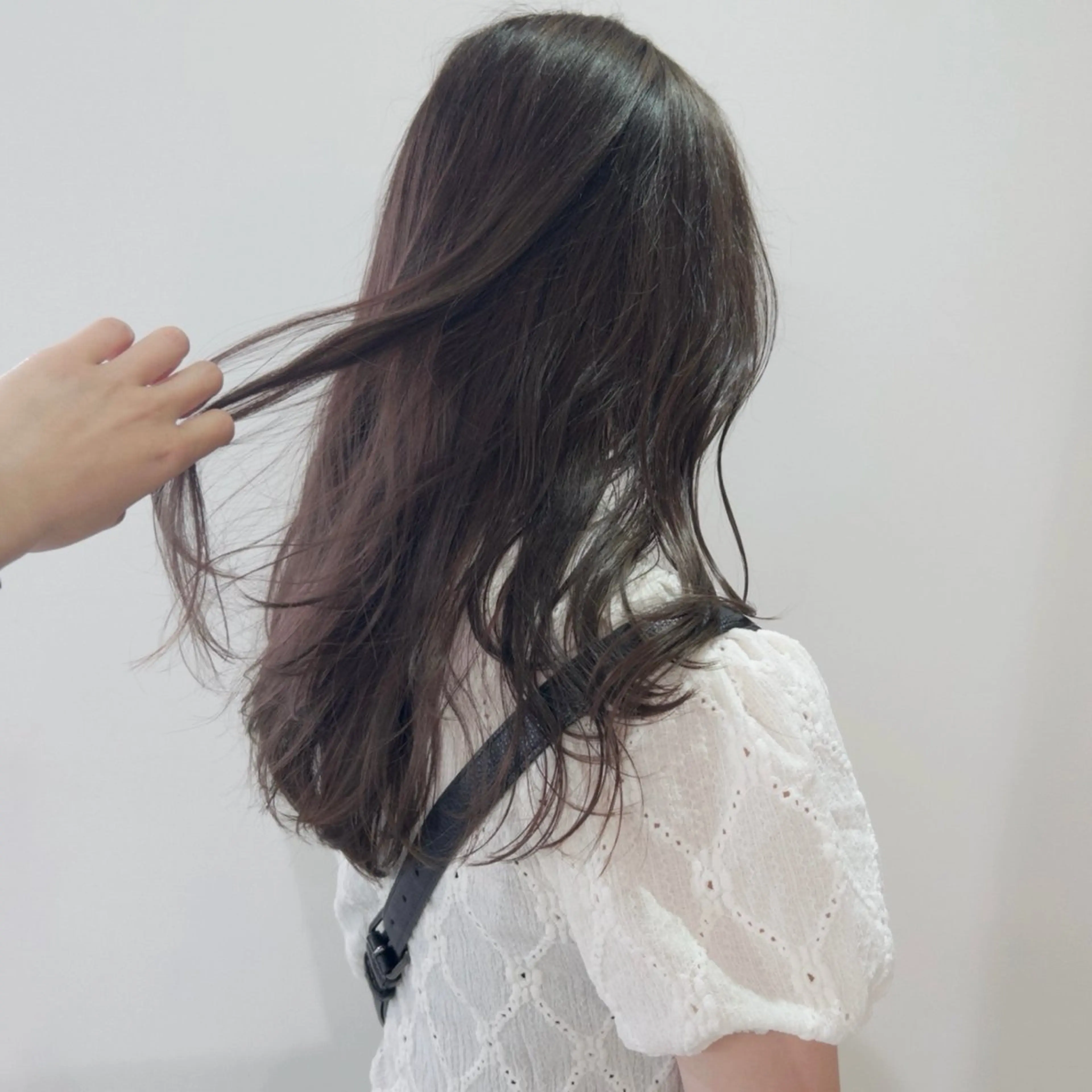 セミロング カラー 透明感カラー 顔まわりレイヤー 顔周りカット ハッシュカット レイヤーカット カット ヘアカラー トリートメント nonoka オリーブ/グレージュのヘアスタイル