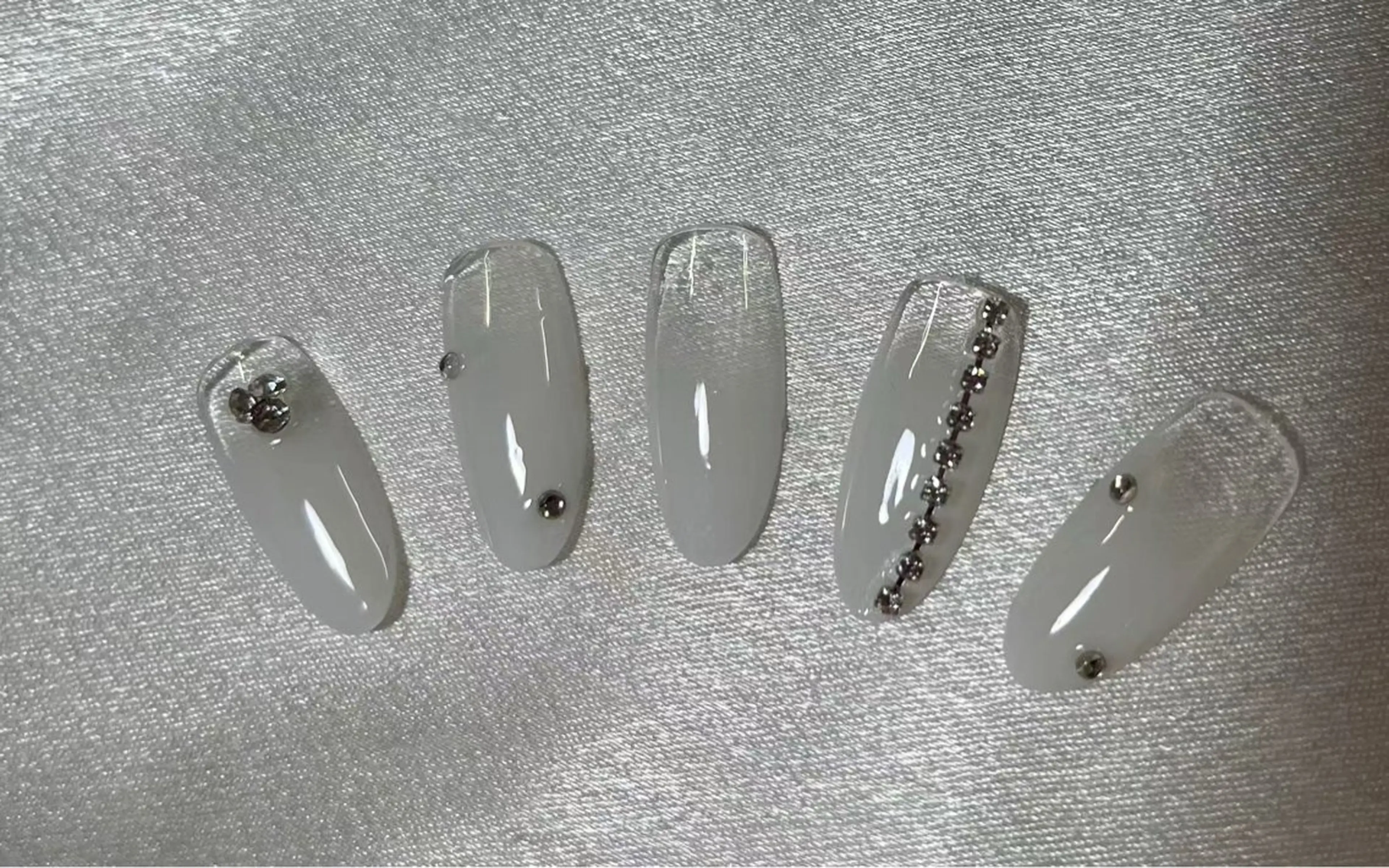 ✨モデル練習メニュー✨🌸左写真通りデザイン🌸自爪限定(グラデーション➕ストーン付き）🌸リクエストが必要。の写真