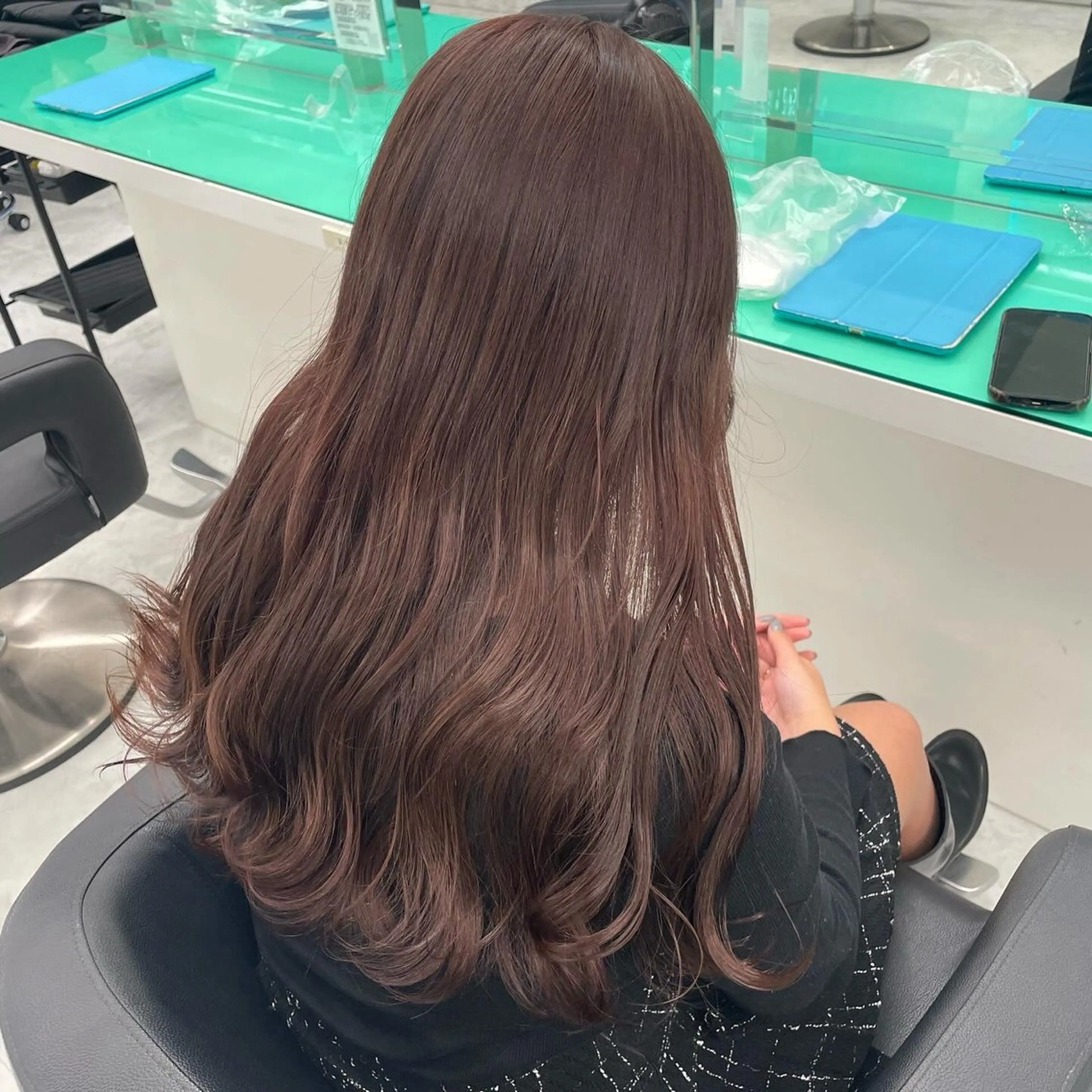 ロング カラー ヘアアレンジ ヘアカラー トリートメント 赤み消しブラウン プロ🐿けんご🐿のヘアスタイル