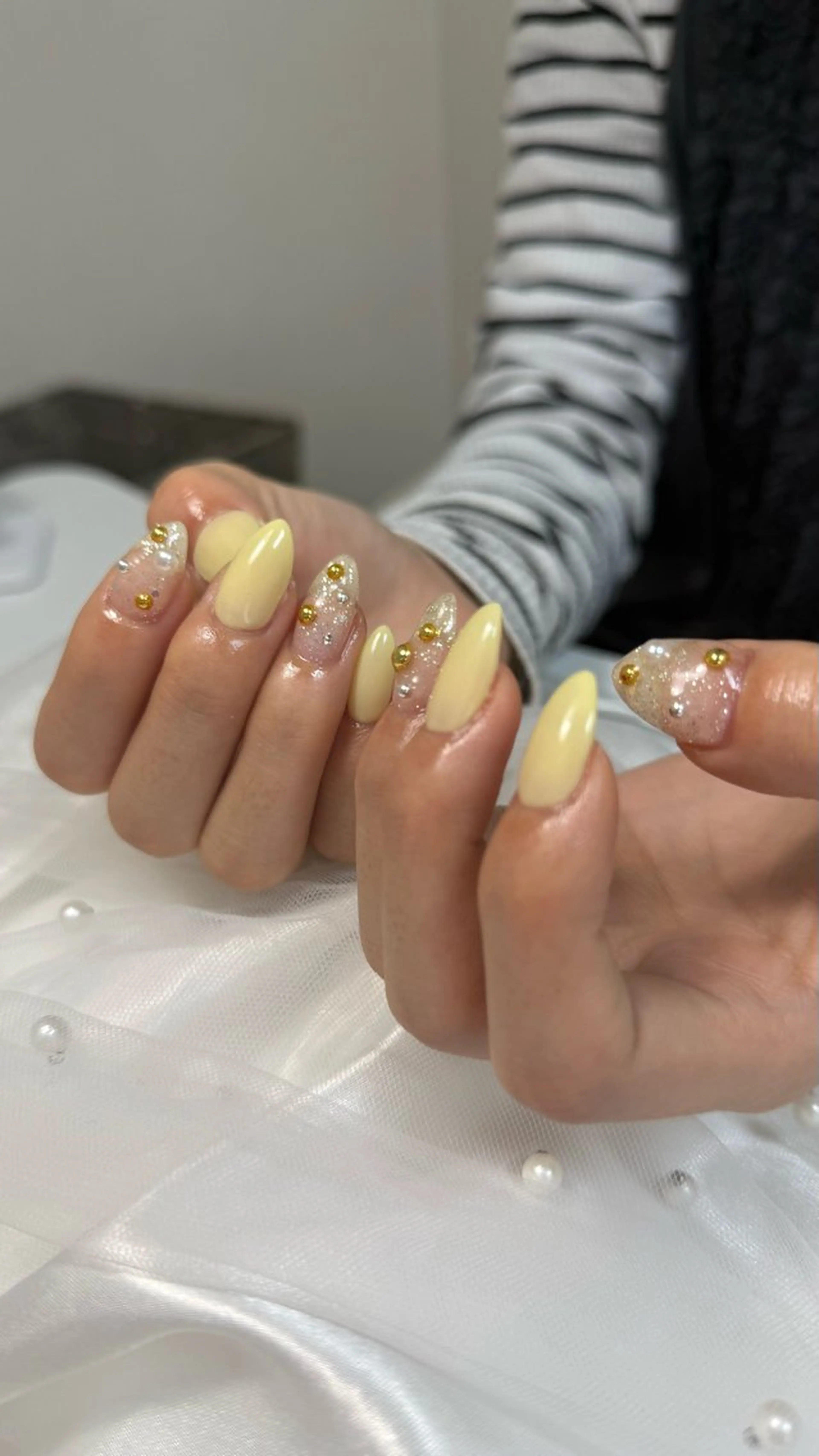 ネイル クリアネイル ラメ(グリッター) 春ネイル 黄色 ハンドネイル andK nail salonのネイルデザイン