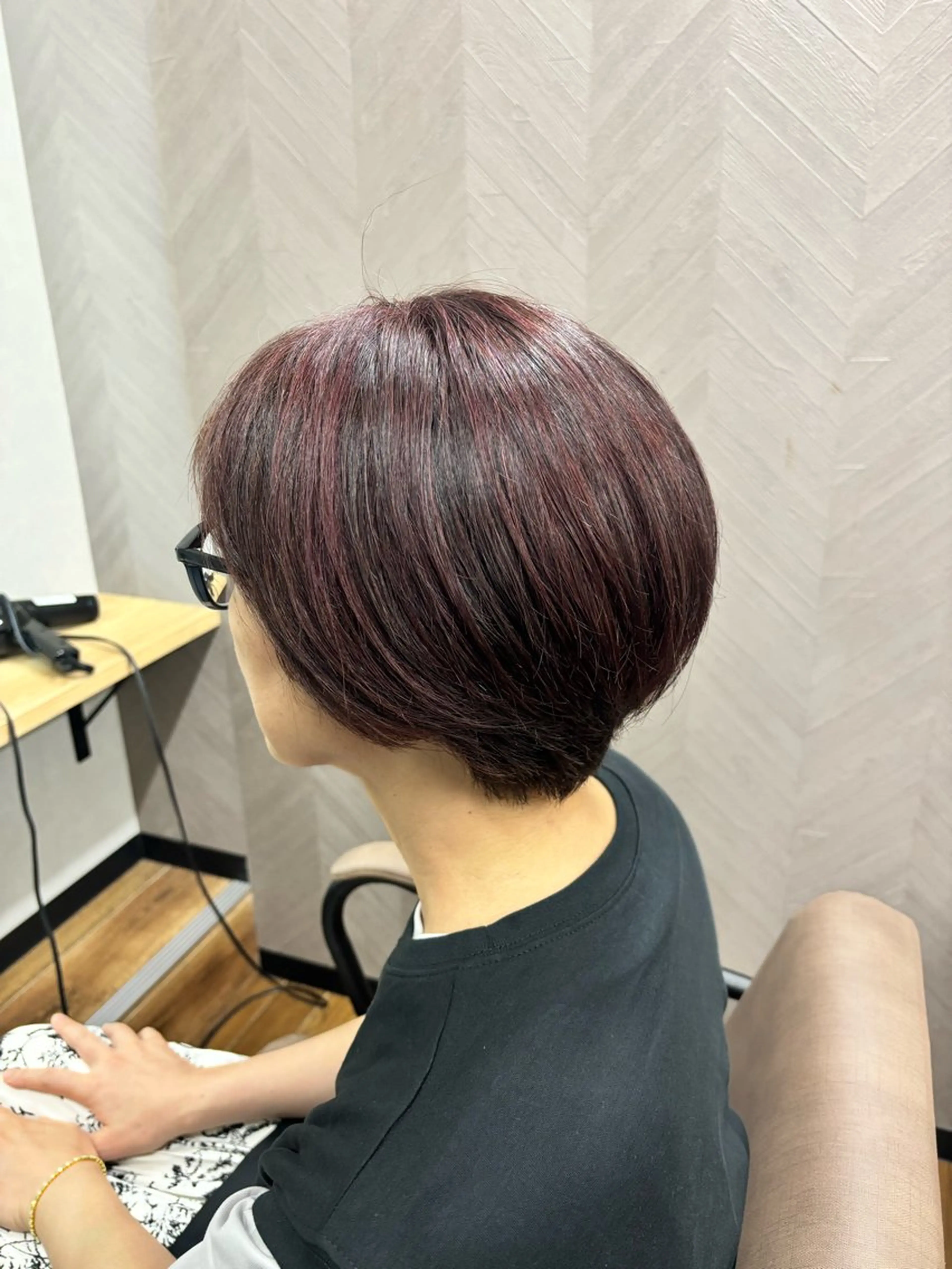ショート ハイライト 猪股 華乃のヘアスタイル