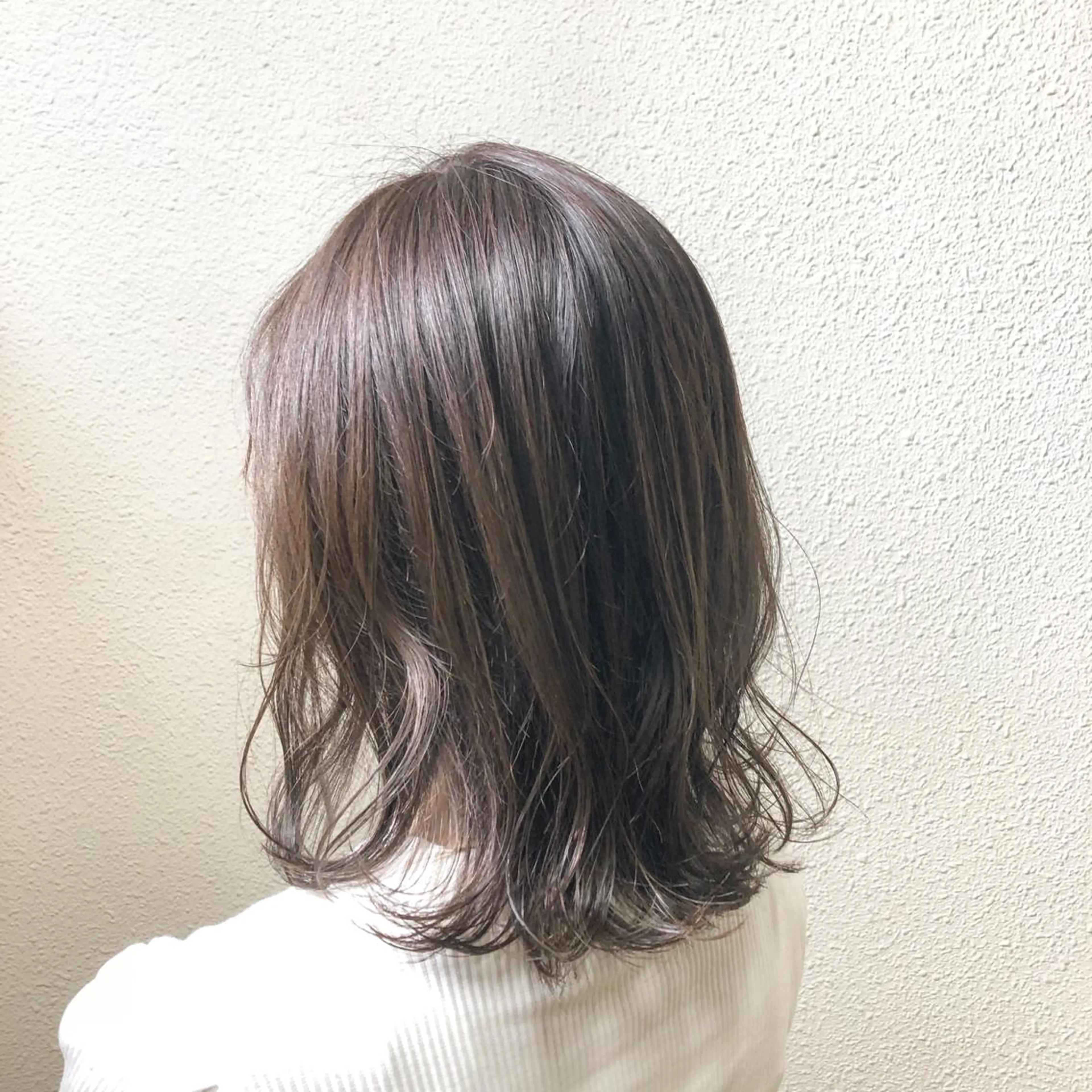 ミディアム カラー ベージュカラー ミルキーベージュ feery所属・中司 莉菜のヘアスタイル