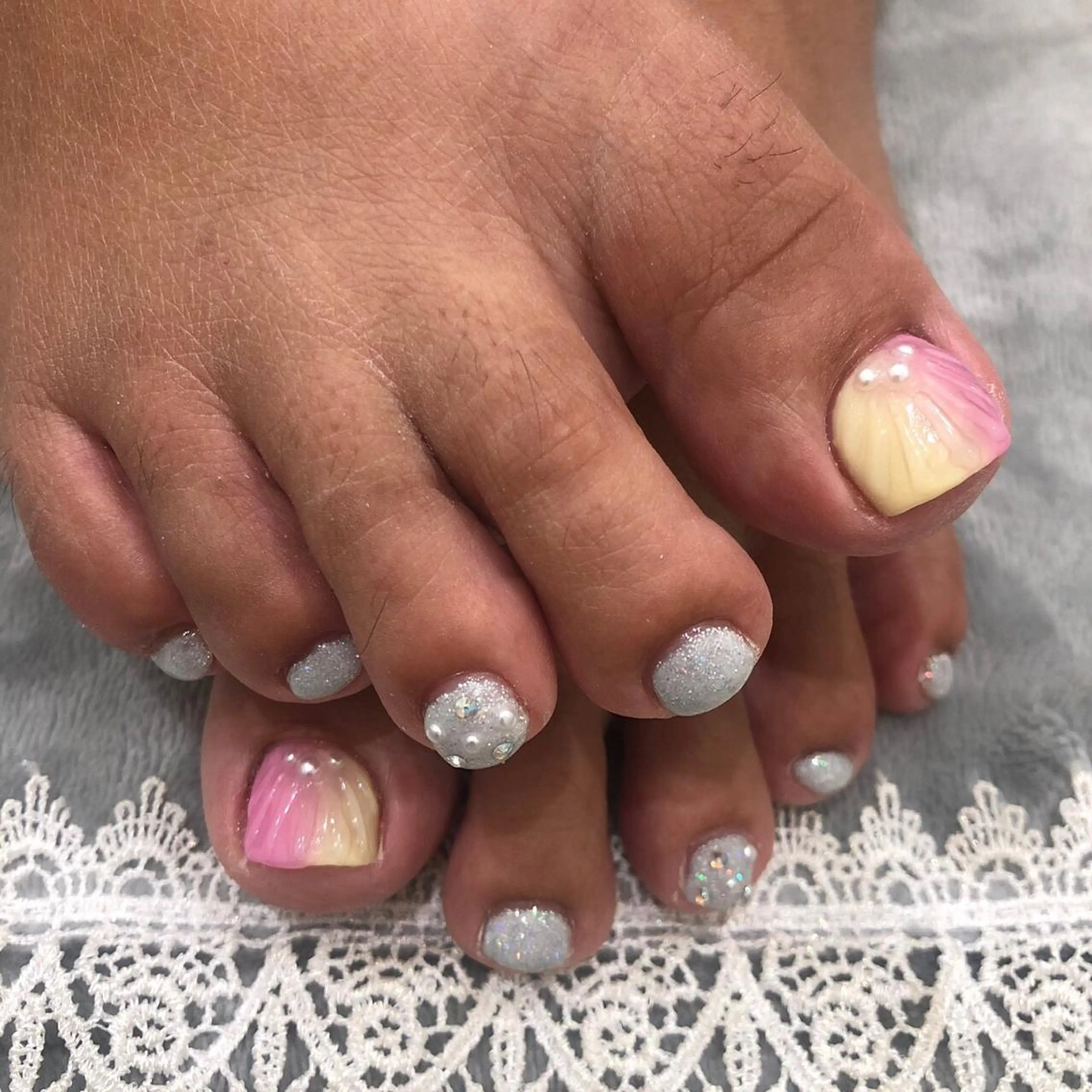 ネイル 指名支持率NO.1 スタイリストのヘアスタイル