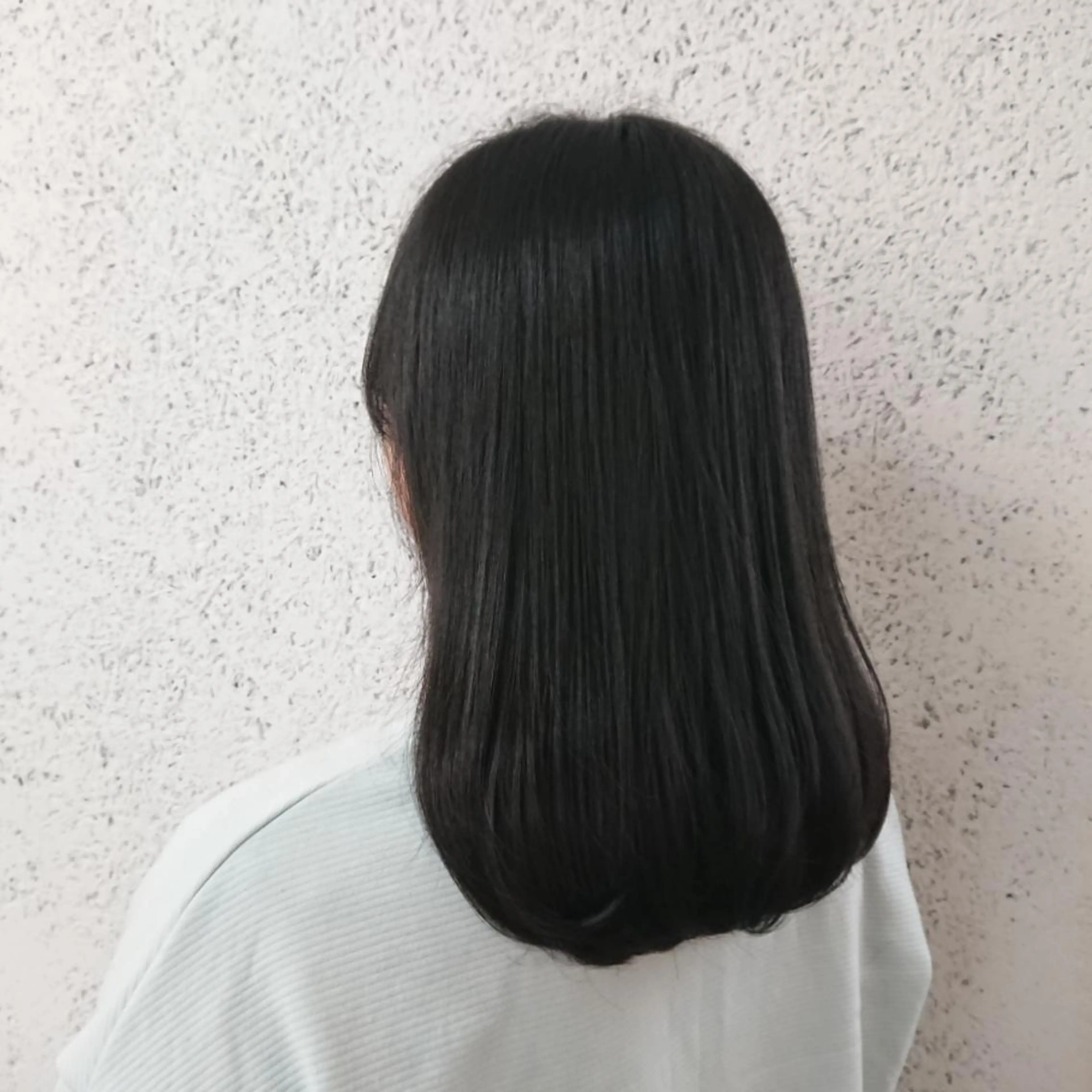 ミディアム カラー パーマ ヘアアレンジ 黒髪 ブルーカラー ブルーブラック 縮毛矯正 ヘアカラー トリートメント かわい ゆうな 髪質改善/縮毛矯正のヘアスタイル