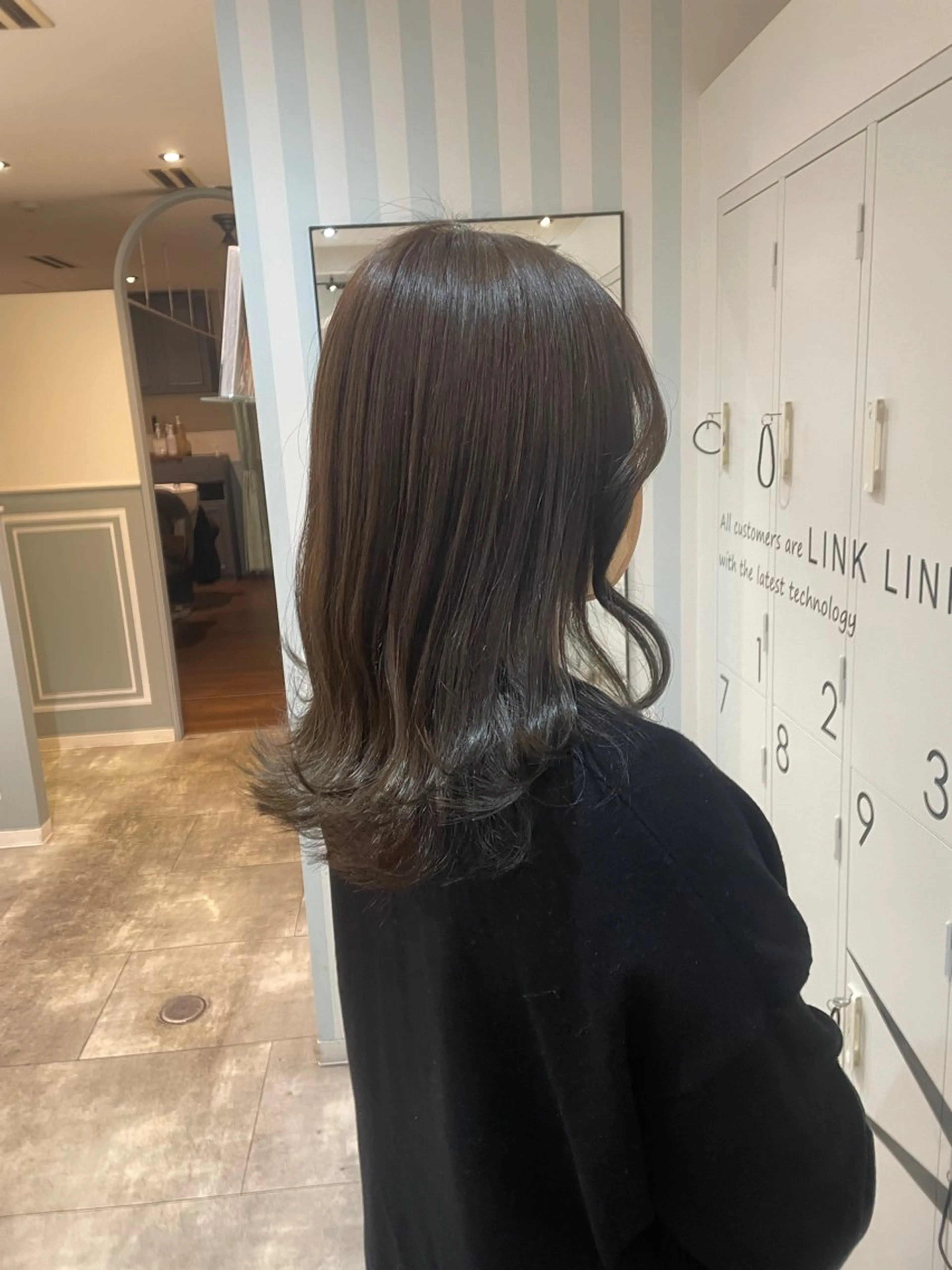 ミディアム カラー グレージュ レイヤーカット カット ヘアカラー トリートメント ヤマナカ エリカのヘアスタイル