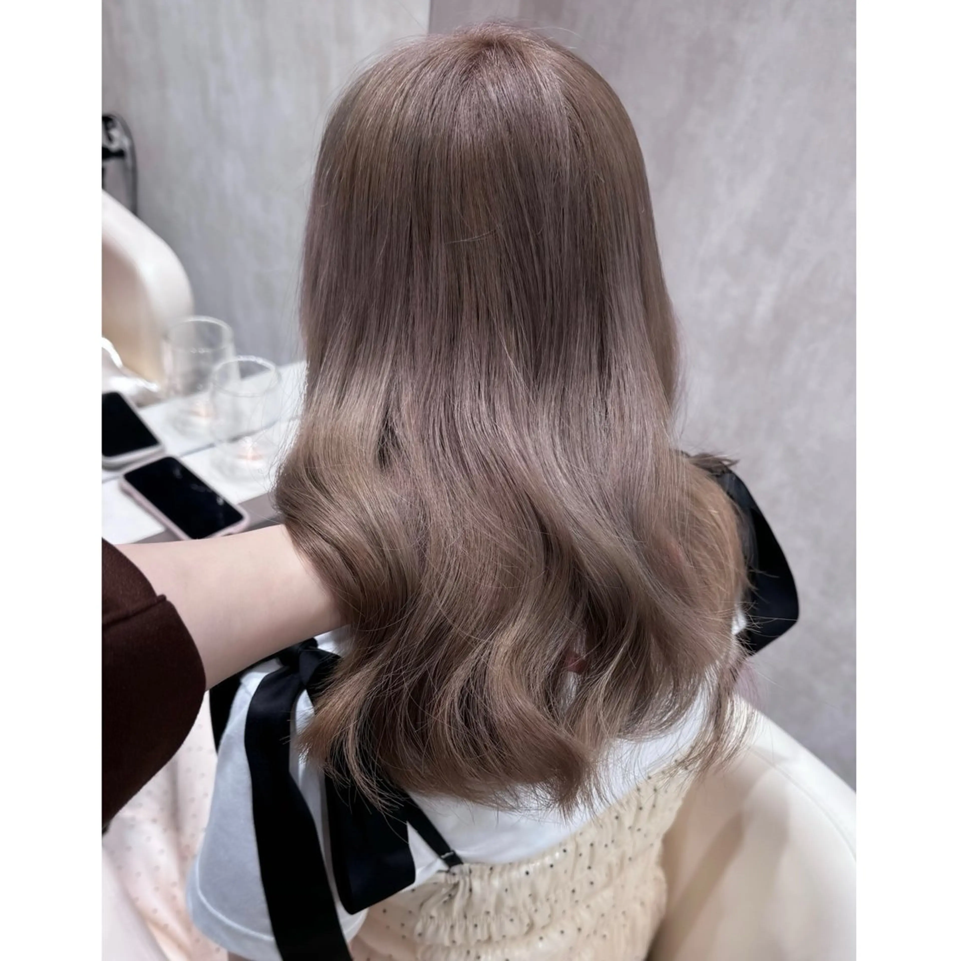 セミロング カラー ブリーチ ヘアカラー LOTTA CUCCI所属・miyu /トレンド カラー×艶髪のヘアスタイル