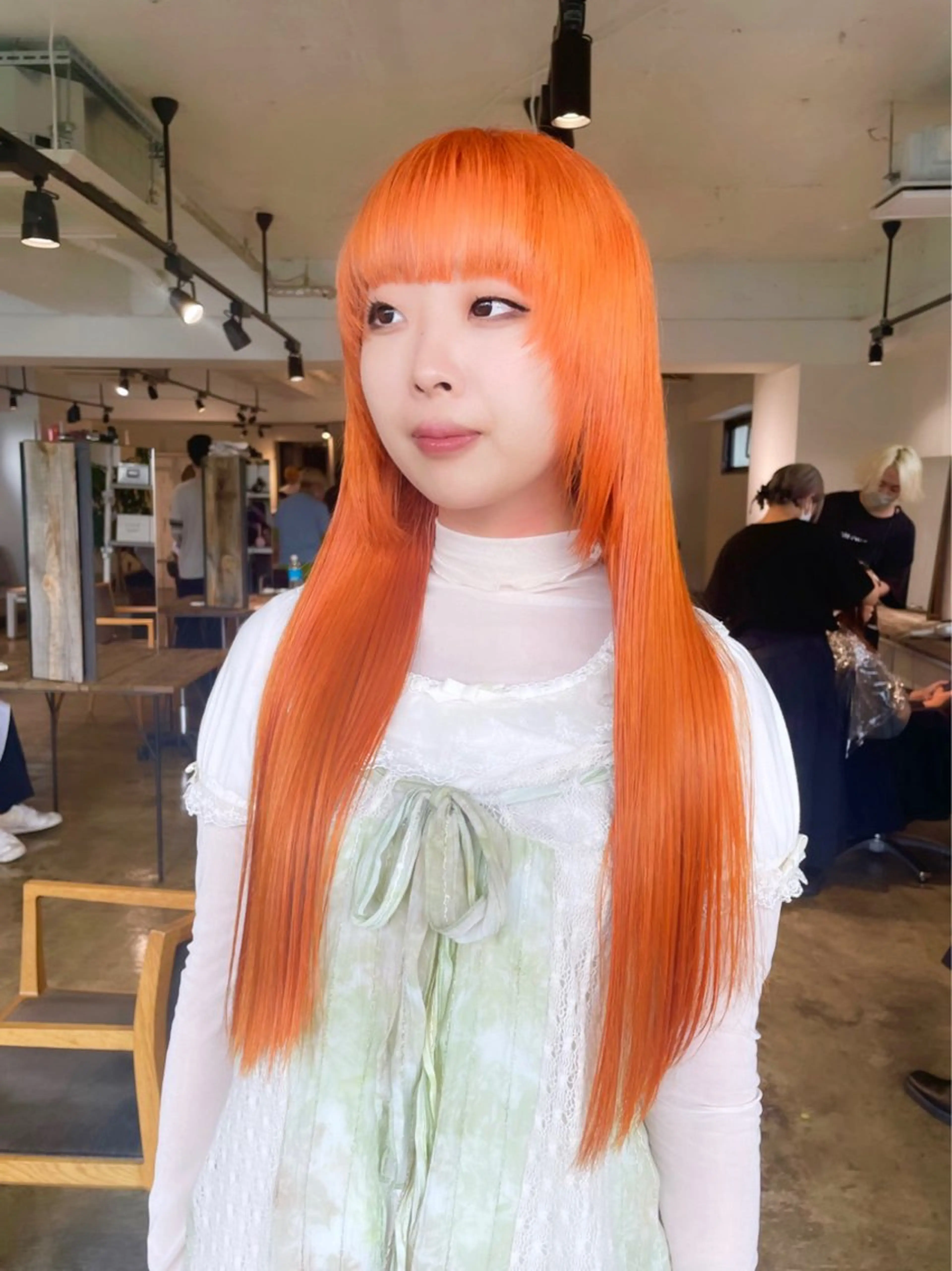 ロング カラー ベージュカラー ブリーチ ケアブリーチ ハイトーンカラー オレンジ ヘアカラー トリートメント 暖色カラー🍒 ケアブリーチ/akiのヘアスタイル