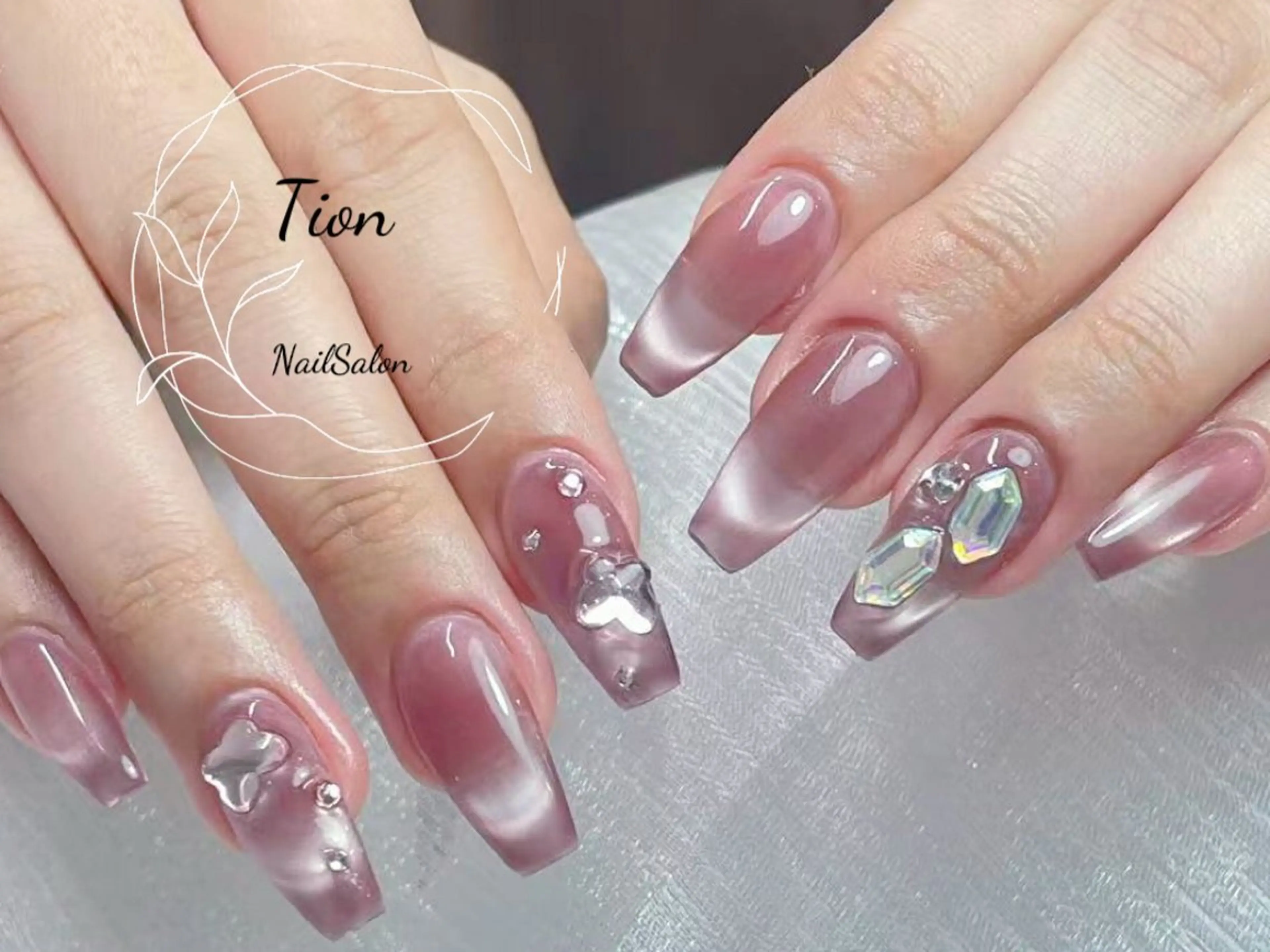 ネイル チークネイル 長さ出し フットネイル フレンチネイル ジェルネイル Nailsalon Tion武蔵小杉店所属・Nailsalon Tion武蔵小杉店のネイルデザイン