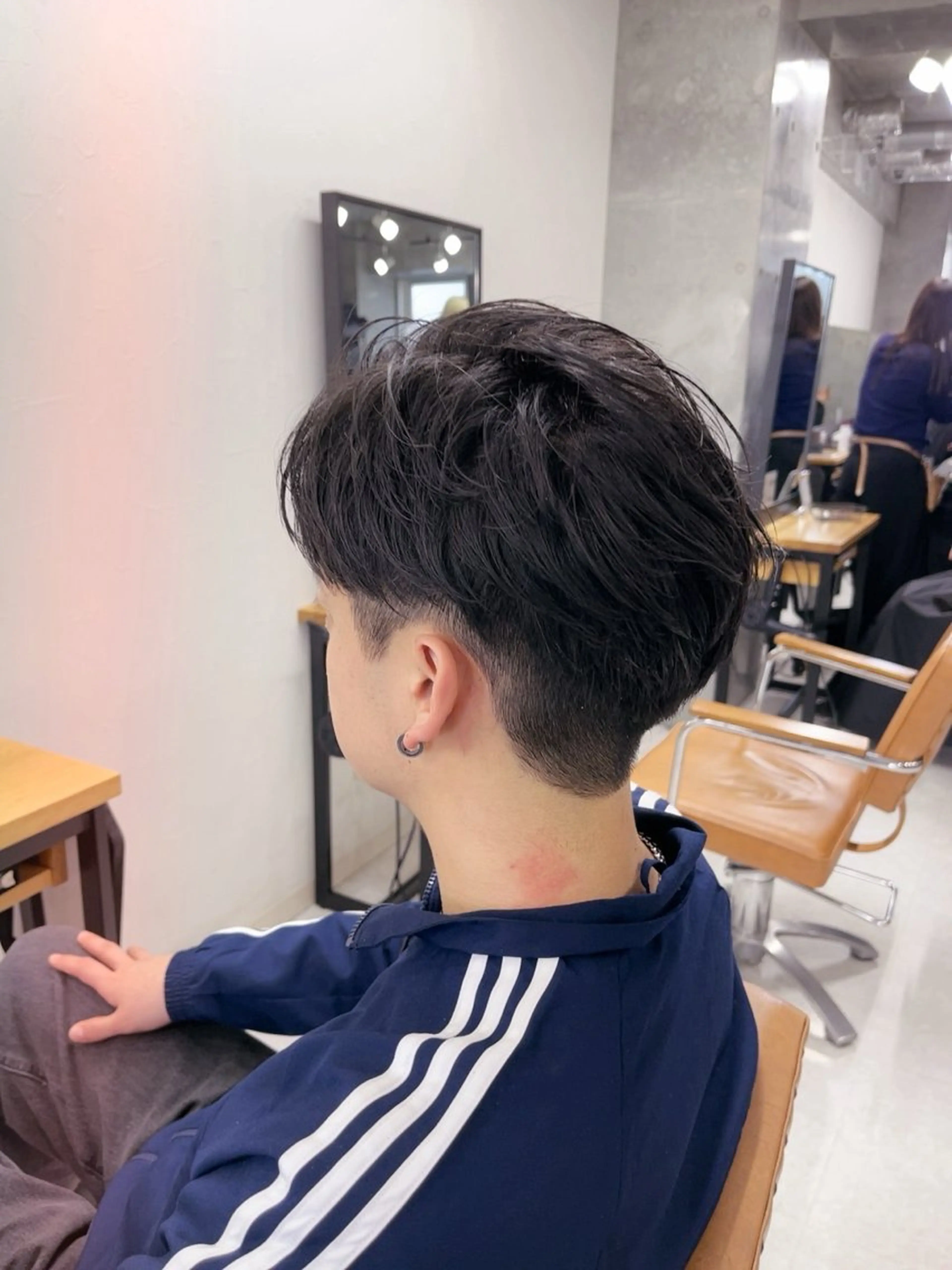 パーマ メンズ メンズブリーチ フェードカット メンズハイライト メンズインナーカラー メンズ韓国風 カット パーマ メンズ特化✨️ 韓国風パーマ🔥一八のヘアスタイル