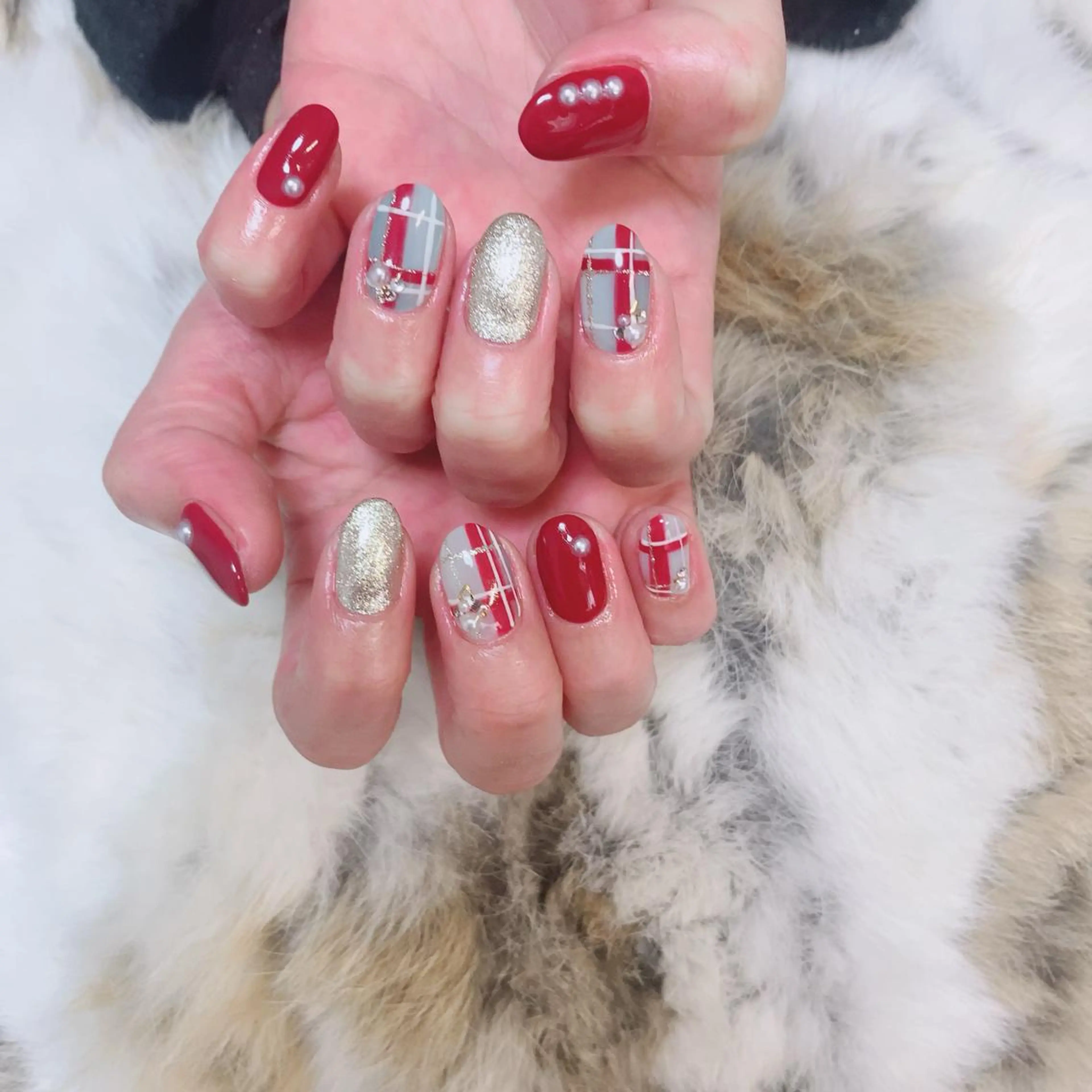 ミディアム ネイル クリスマス オーロラネイル フレンチネイル ワンホンネイル 冬ネイル ハンドネイル Lance nailのネイルデザイン