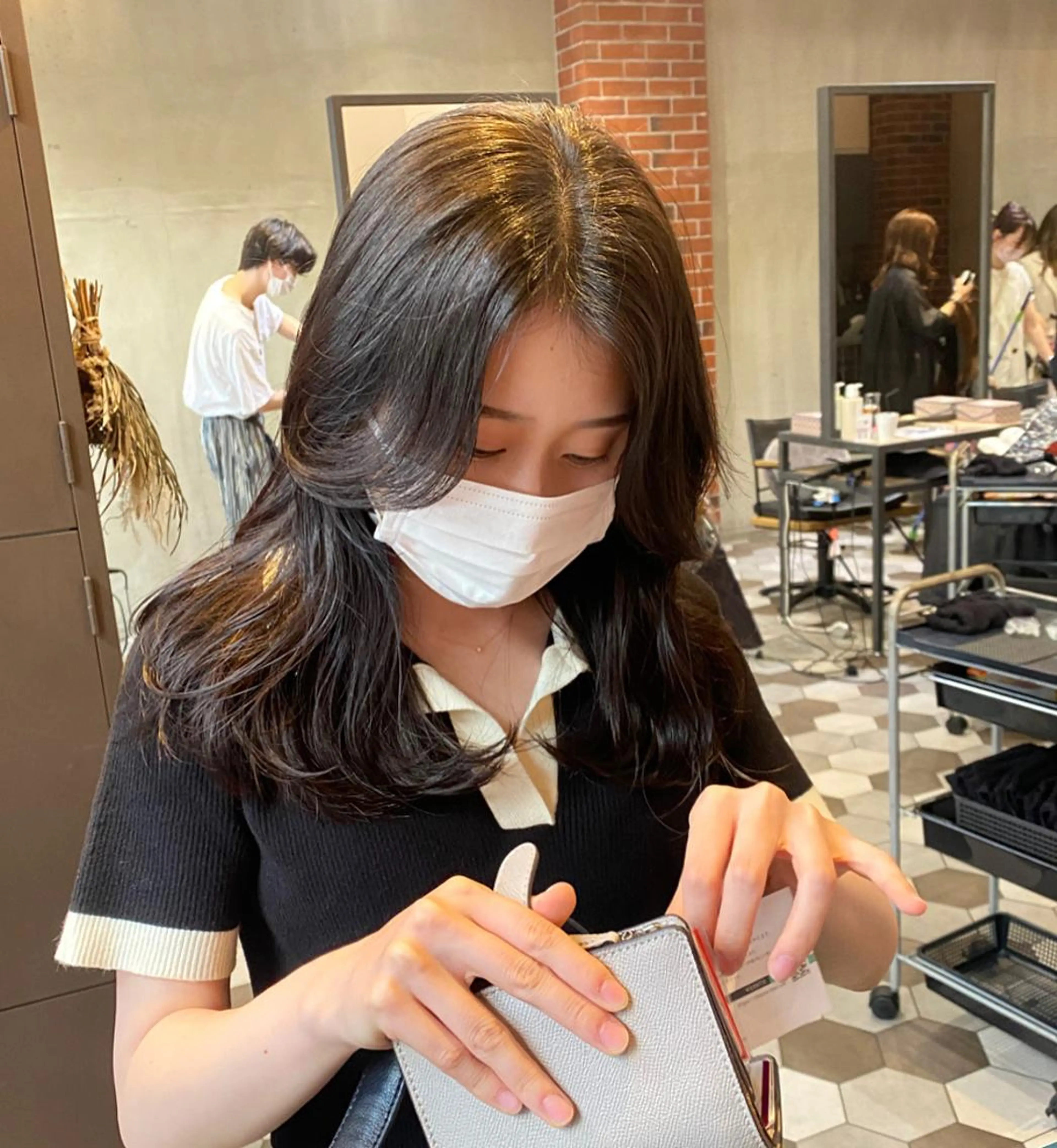 セミロング 髪質改善韓国レイヤー SHIORI🦋のヘアスタイル