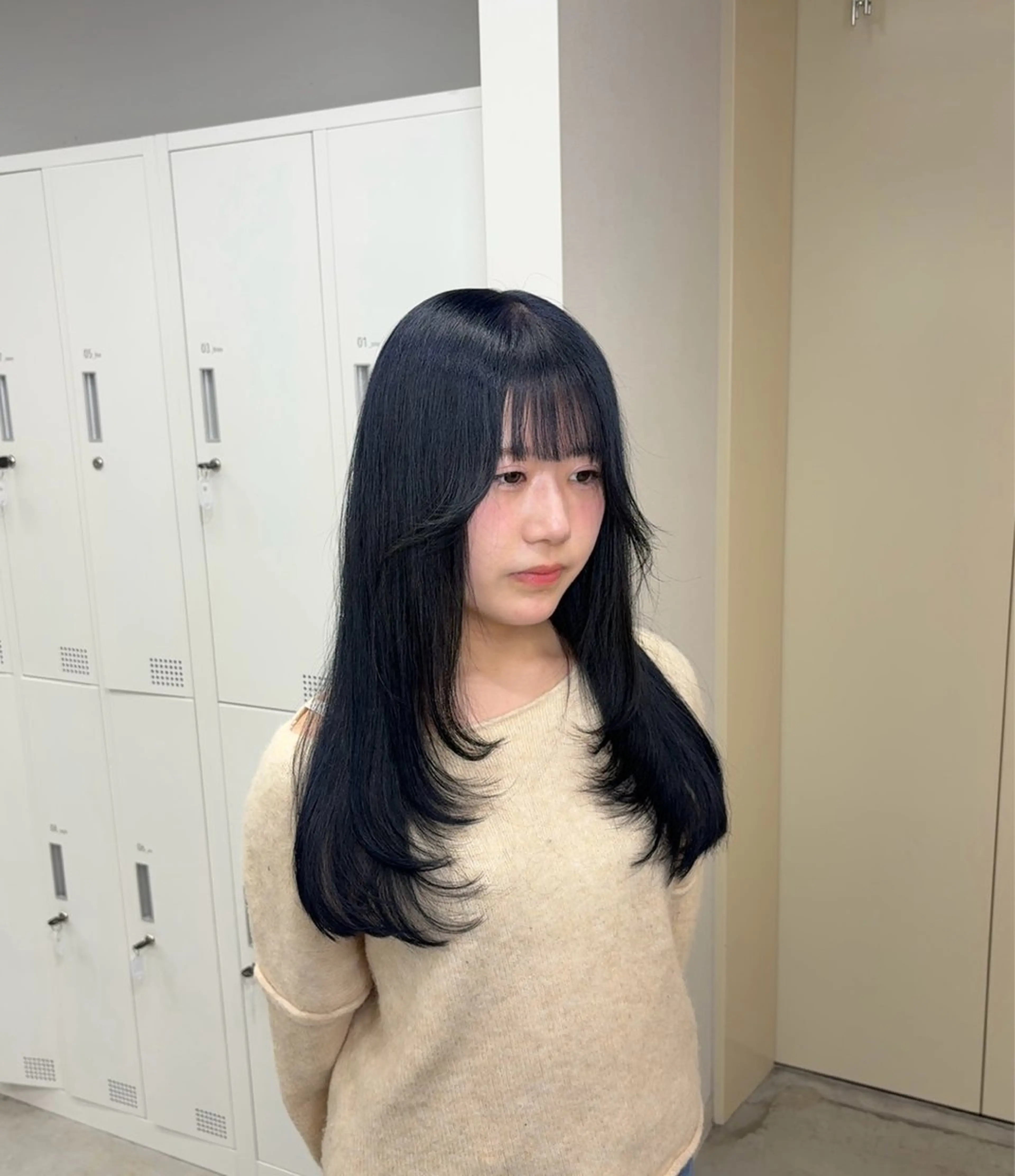 ロング カラー noa 寒色系カラーブリーチのヘアスタイル