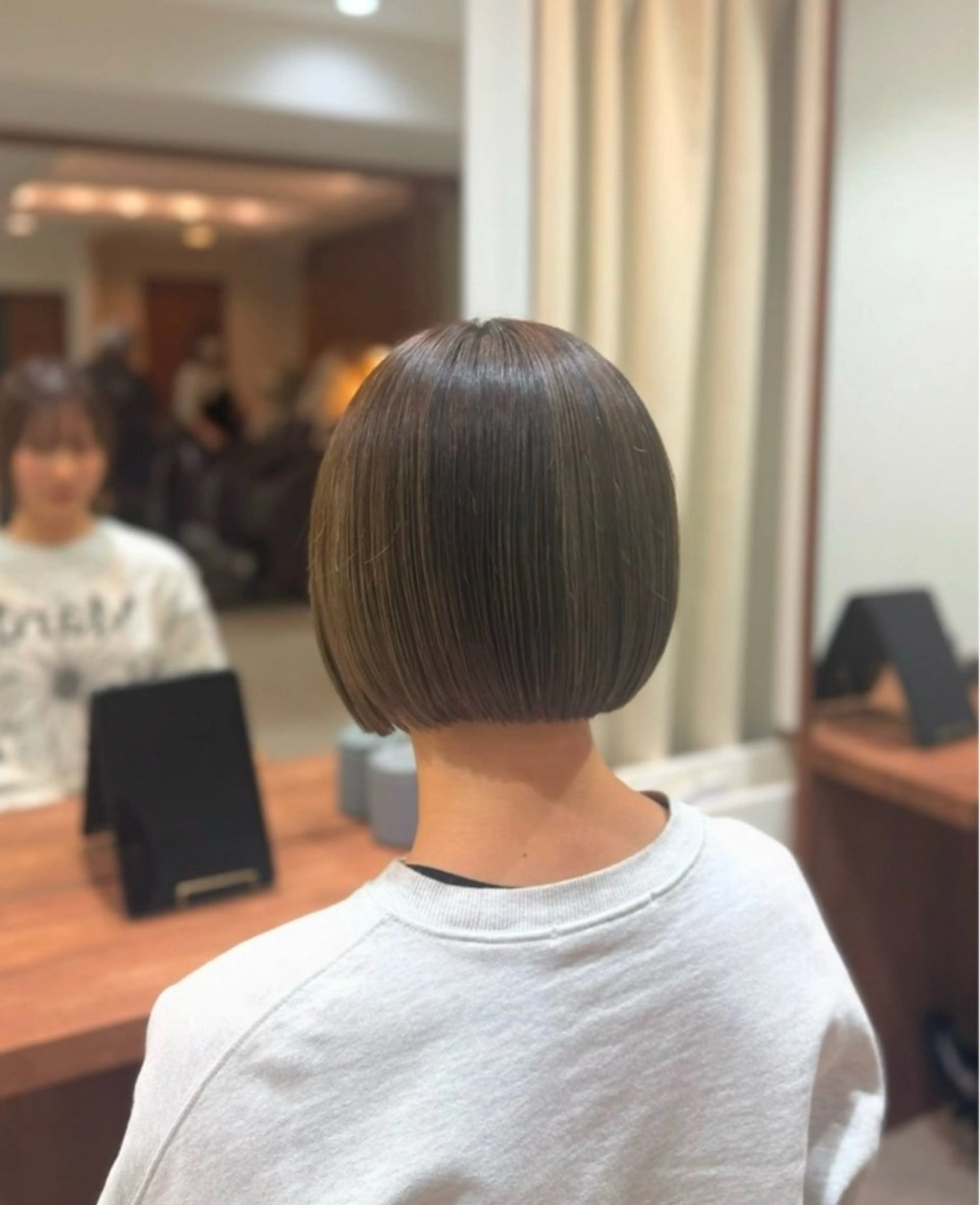 ショート yuzua/オリーブ /透明感/レイヤーのヘアスタイル