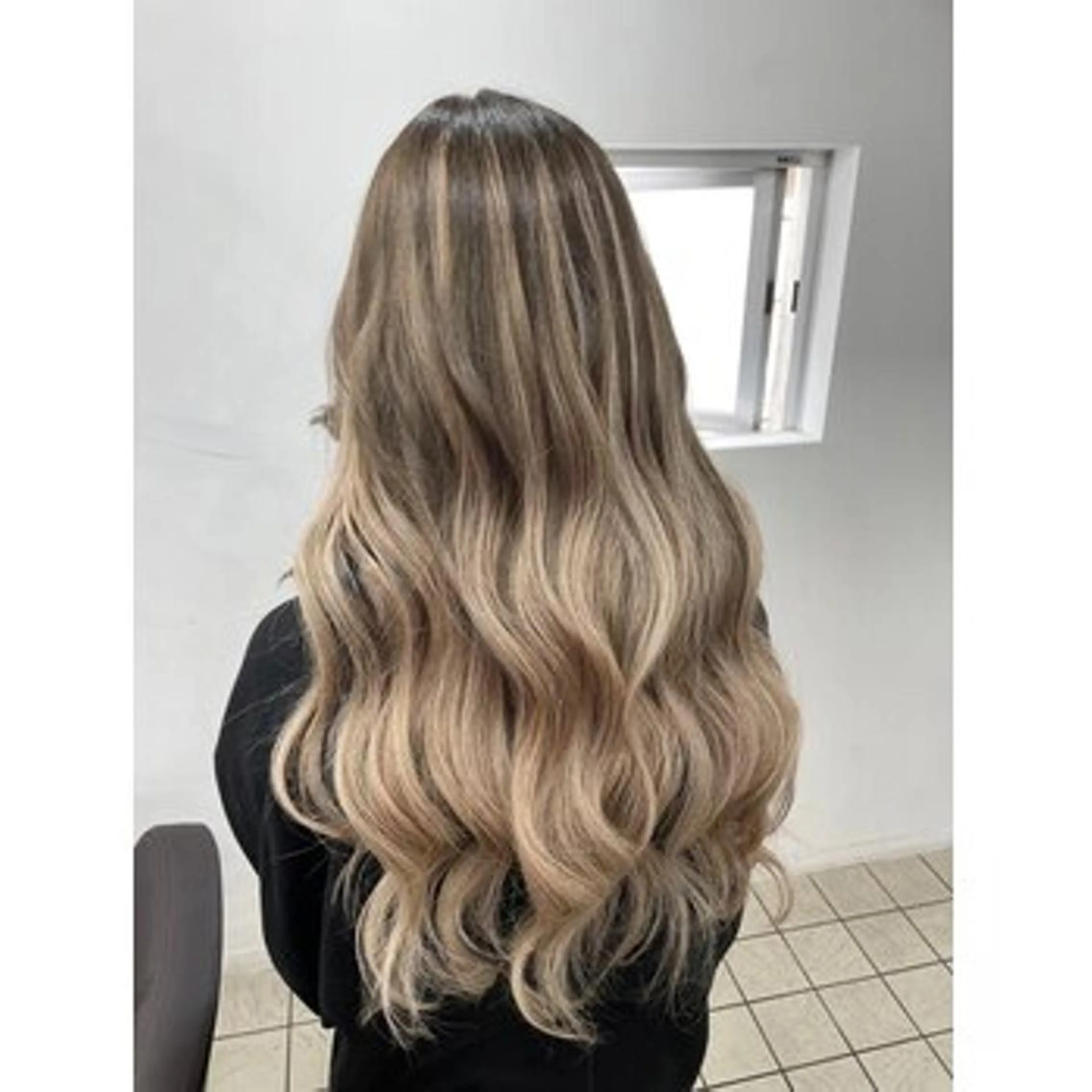 ロング ヘアアレンジ カラー シールエクステ アディクシーカラー バレイヤージュ ブリーチ ケアブリーチ MISAKIエクステ ブリーチ\5900のヘアスタイル