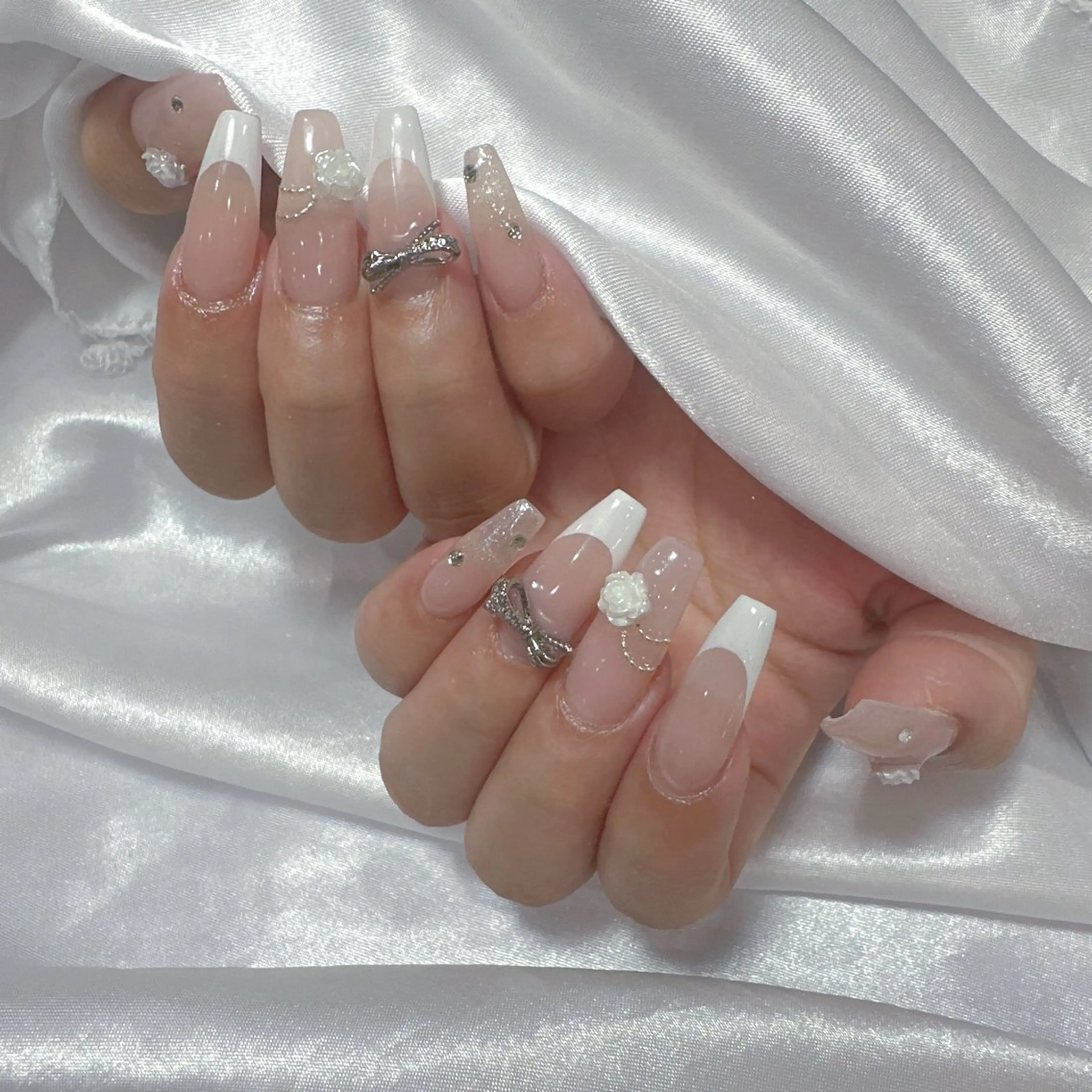 ネイル アートネイル フラッシュネイル フレンチネイル ジェルネイル ガラスフレンチ ハンドネイル You&Me Miyuのネイルデザイン