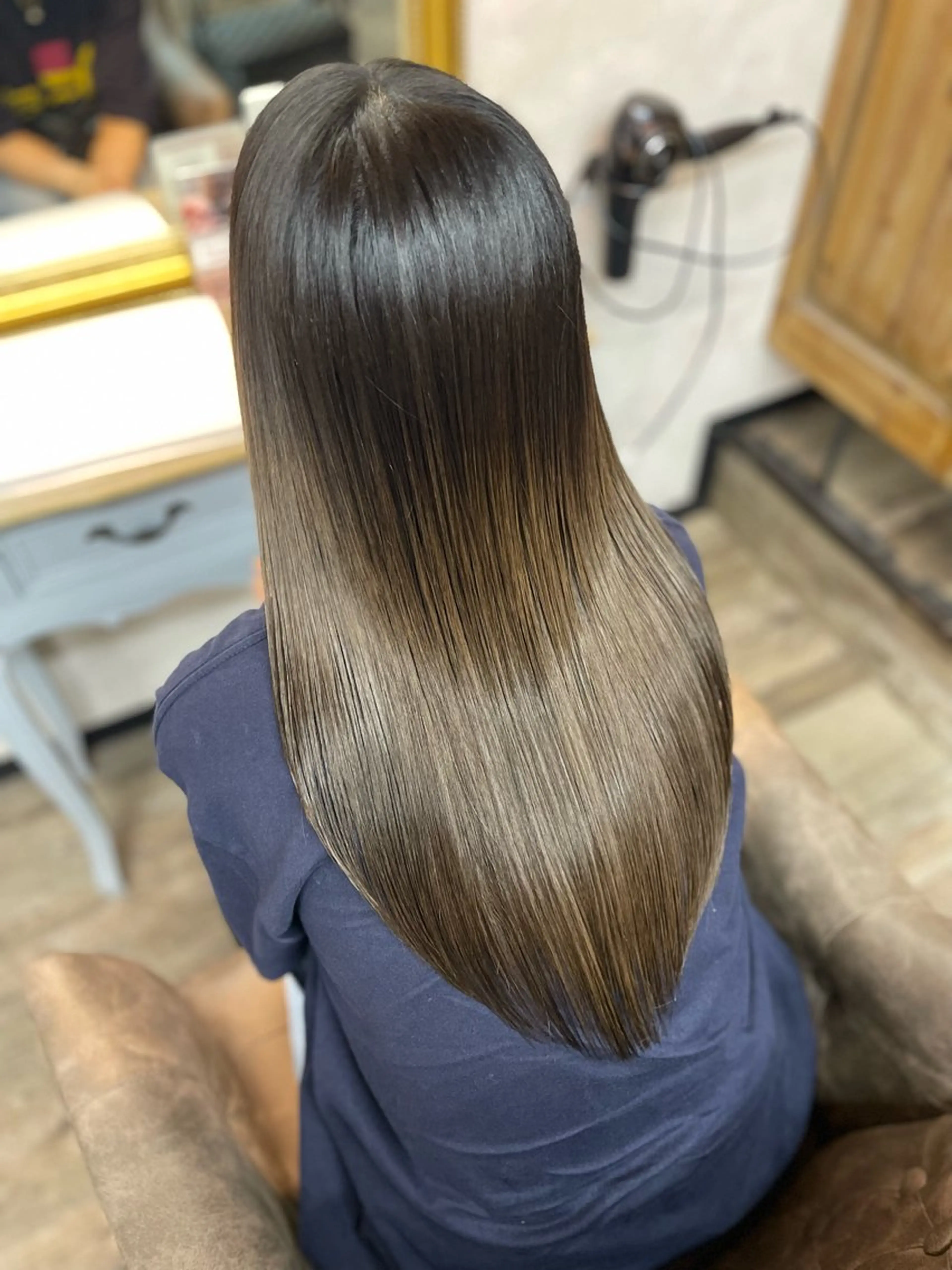 セミロング 顔まわりレイヤー 顔周りカット ハッシュカット 髪質改善 韓国風ヘア カット トリートメント 艶髪韓国レイヤー 🇰🇷✨小清水✨のヘアスタイル