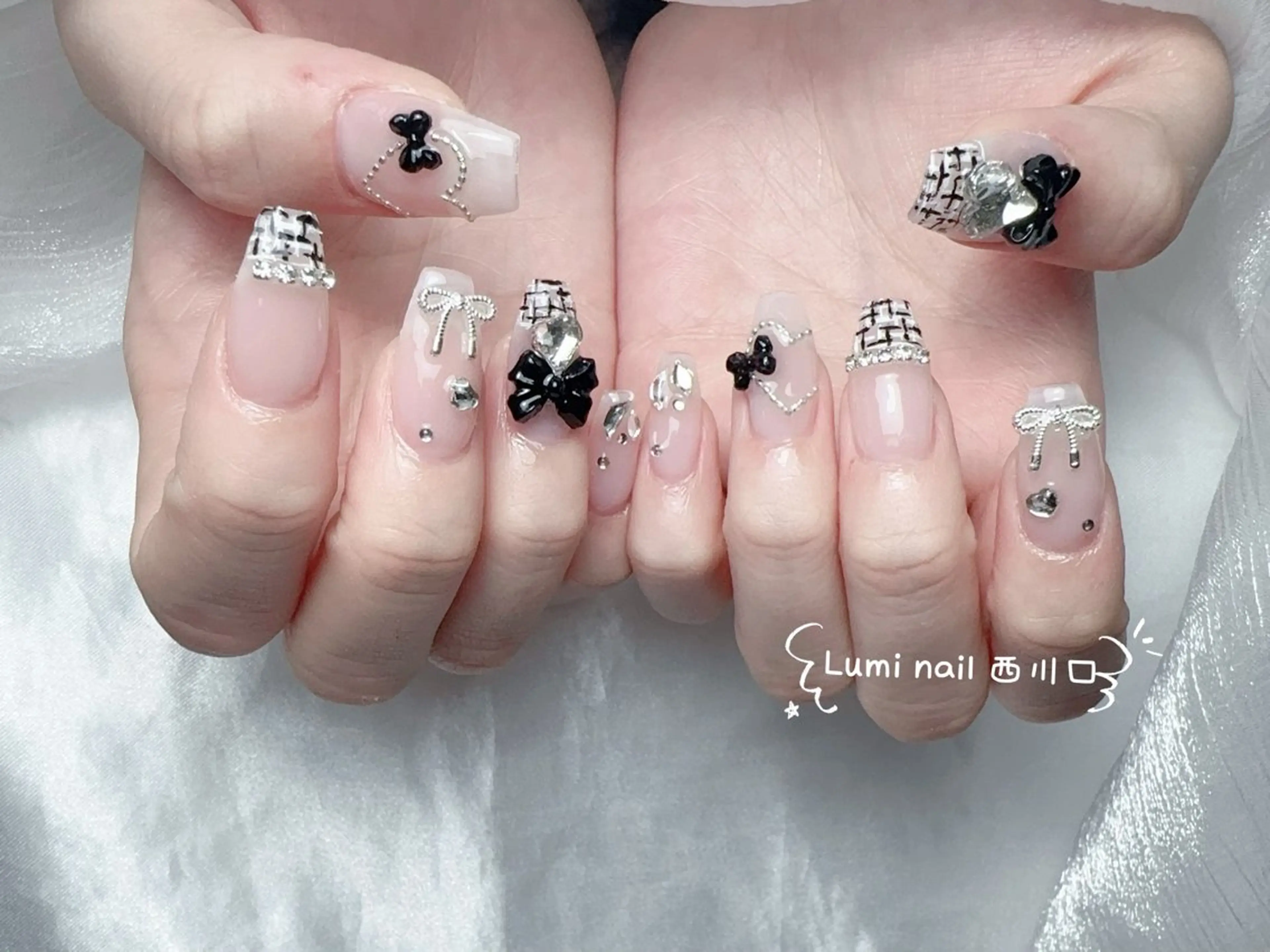 ネイル フットネイル ジェルネイル キラキラネイル オフィスネイル ピンク Lumiネイルサロン所属・Lumi Nail Salonのネイルデザイン