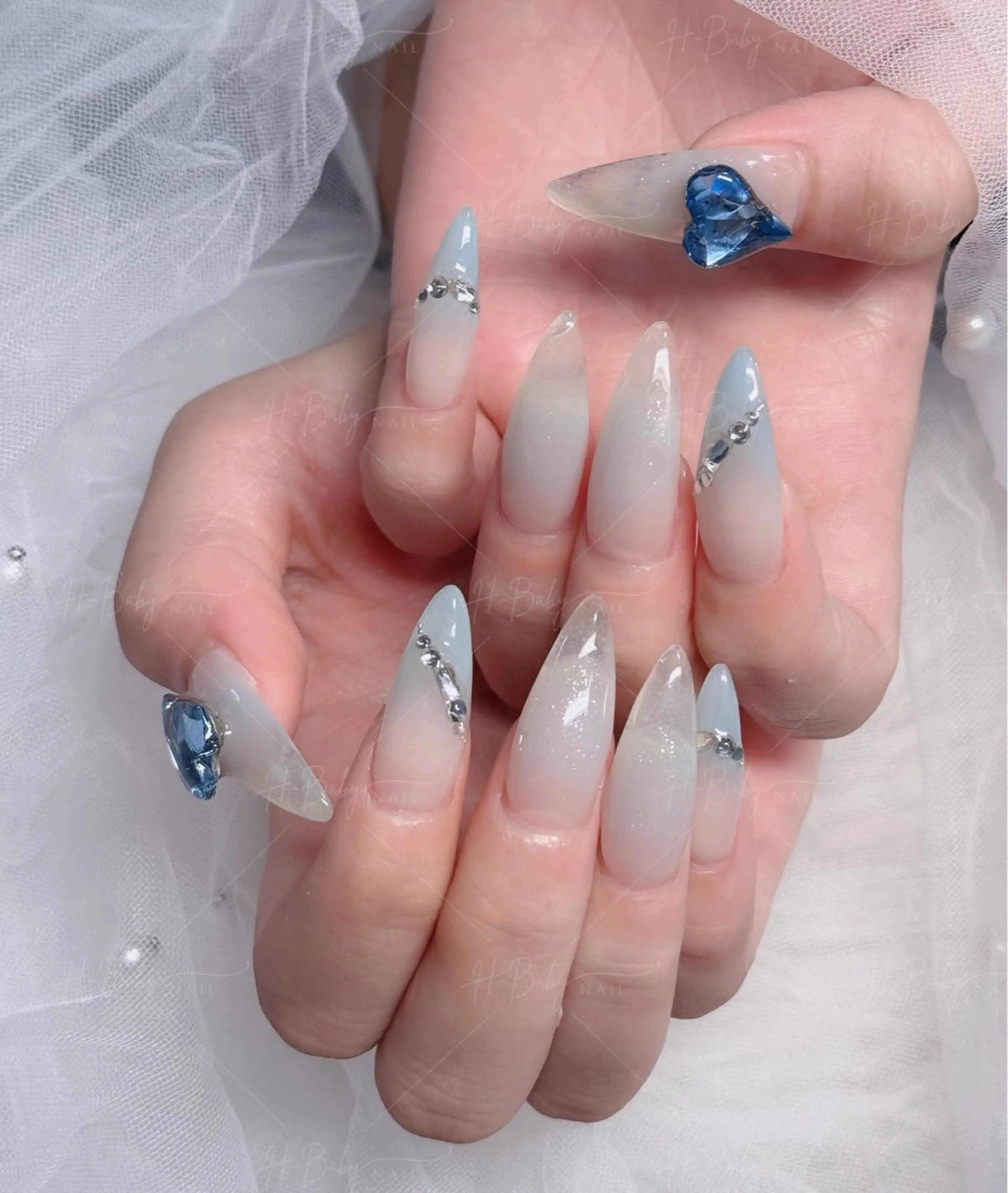 ネイル オーロラネイル フレンチネイル ジェルネイル ハロウィン キラキラネイル H.baby Nail Salonのネイルデザイン