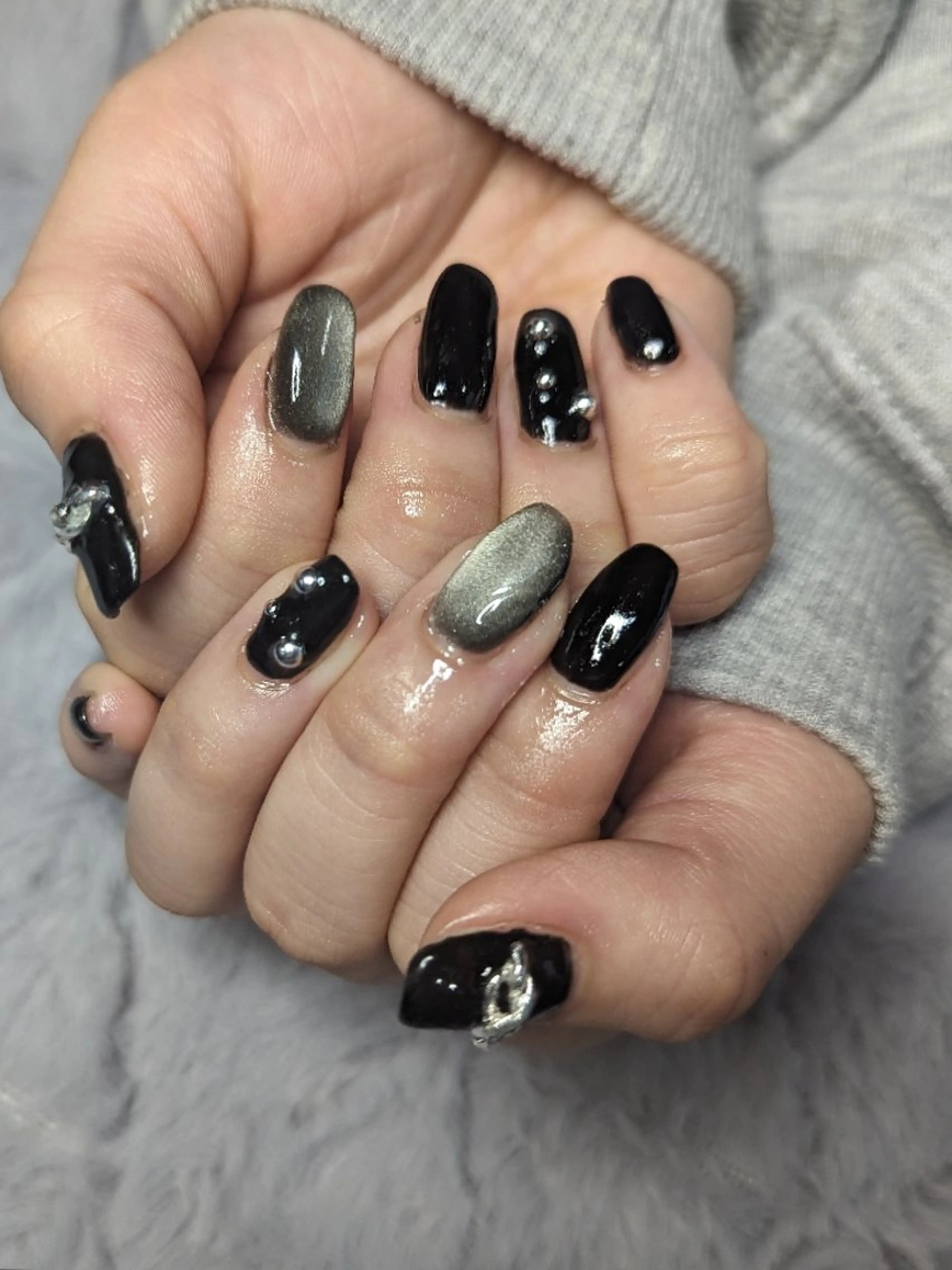 ネイル マグネットネイル シルバー ✨ameru✨ nailsalonのネイルデザイン