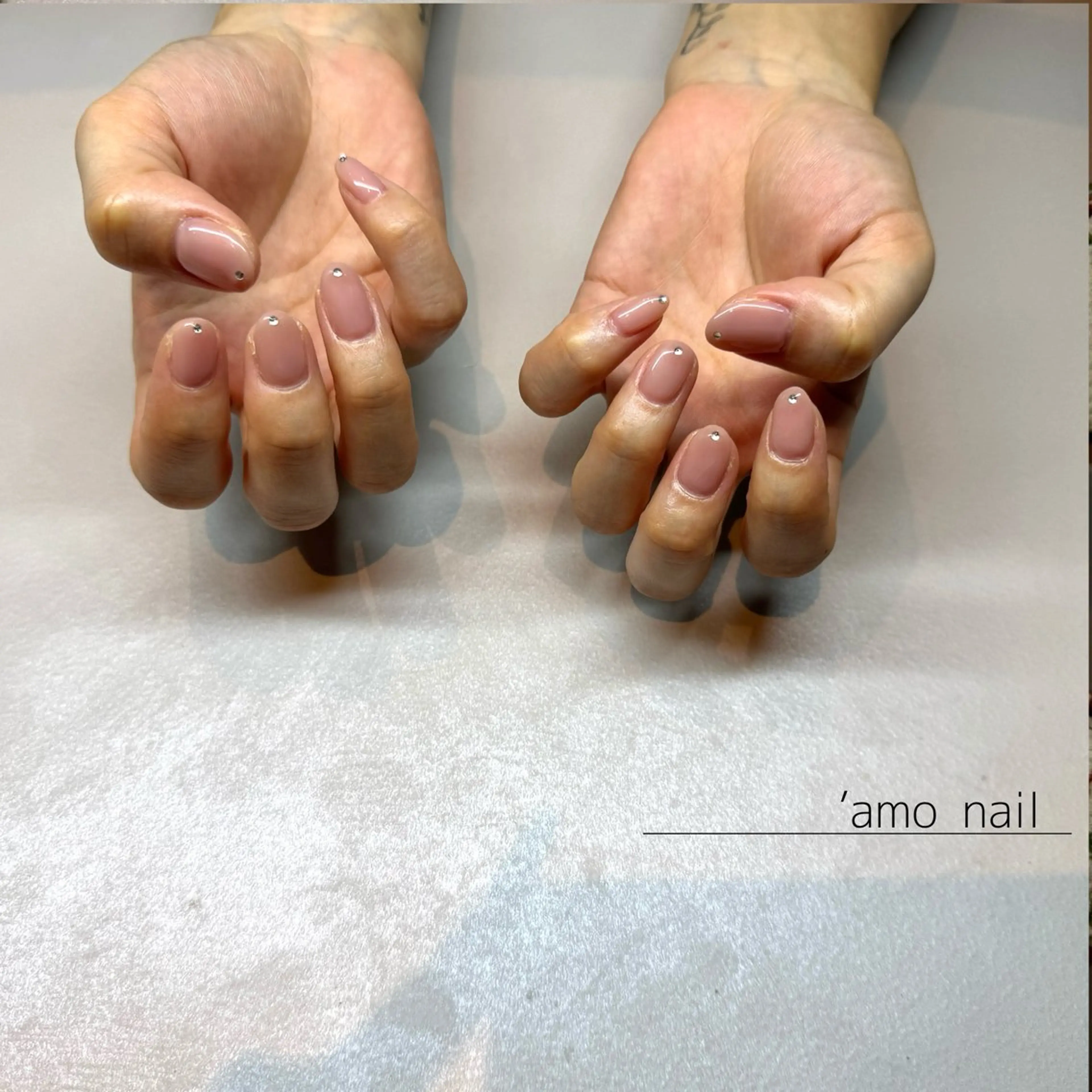 ネイル ワンカラーネイル ストーンネイル 'amo nail所属・'amo nailのネイルデザイン