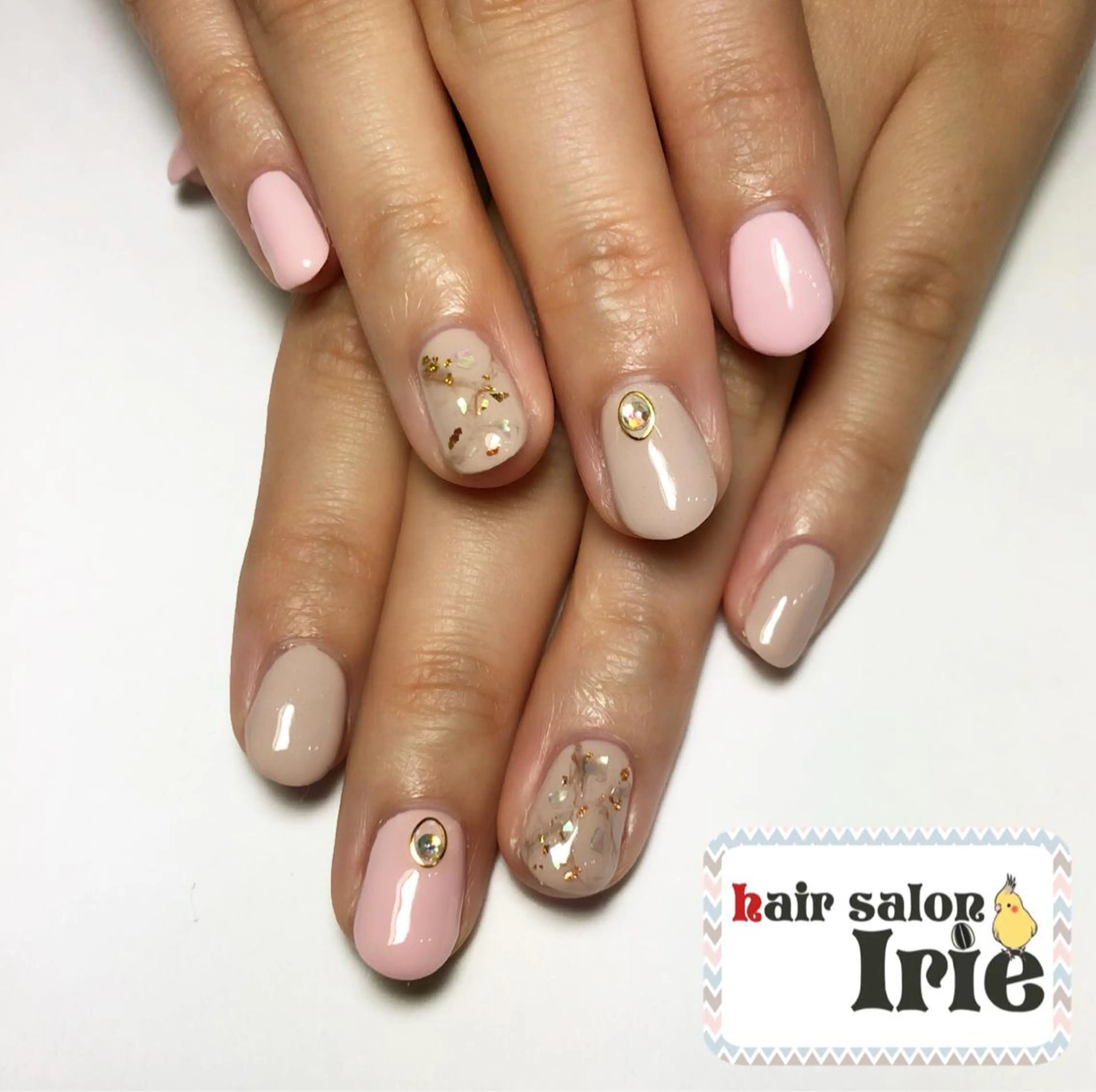 ネイル アートネイル キラキラネイル 大理石ネイル(マーブル) ワンカラーネイル ストーンネイル Hair salon Irie所属・與儀 知佳のネイルデザイン