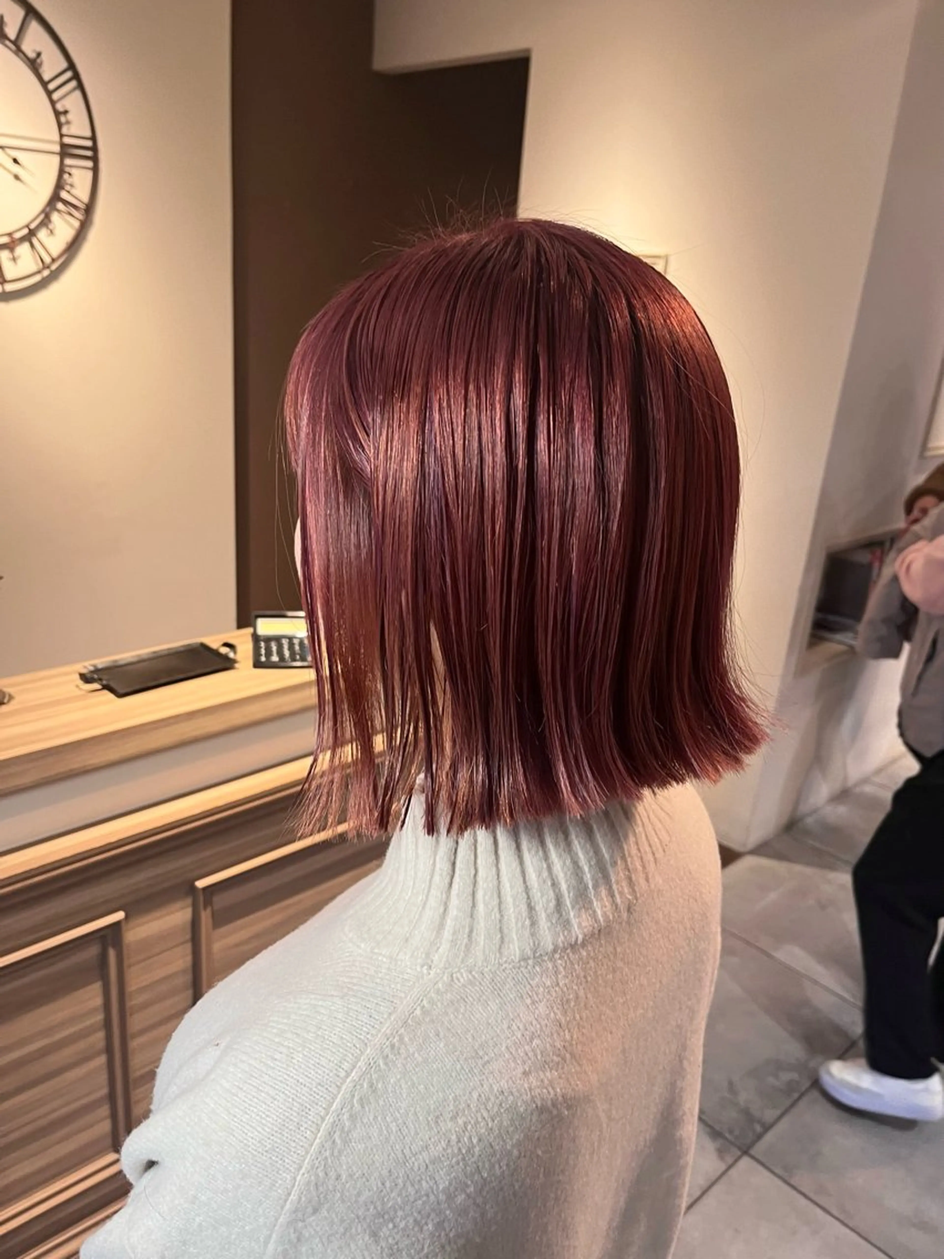 セミロング カラー 切りっぱなしボブ ピンクカラー ボブ 川越 輝梨奈のヘアスタイル