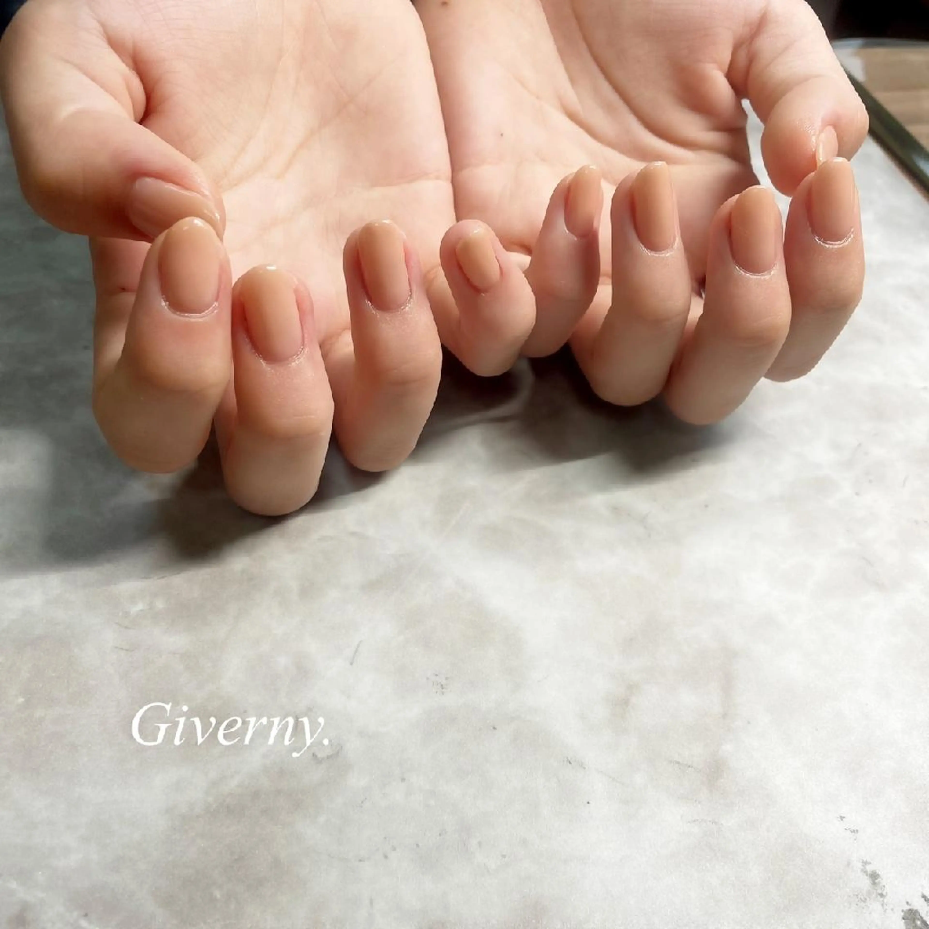 ネイル ワンカラーネイル シンプルネイル ハンドネイル Giverny .のネイルデザイン